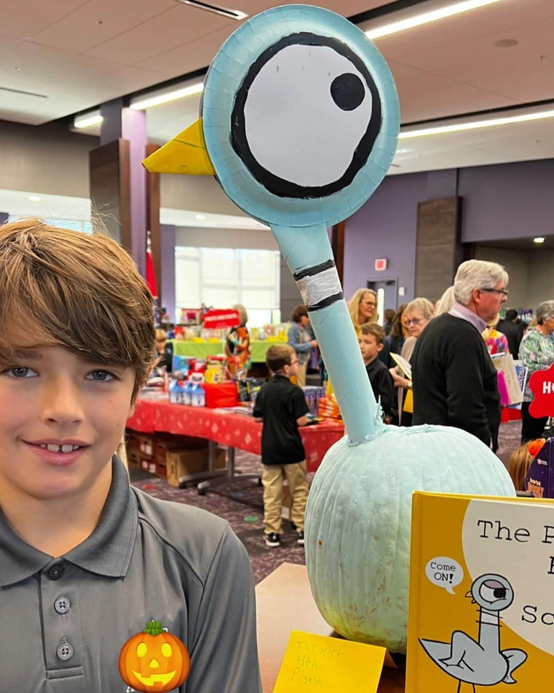 メリッサ・ジョーン・ハートのインスタグラム：「We got the assignment and rocked it! I was very proud of Tuckers pigeon pumpkin!」
