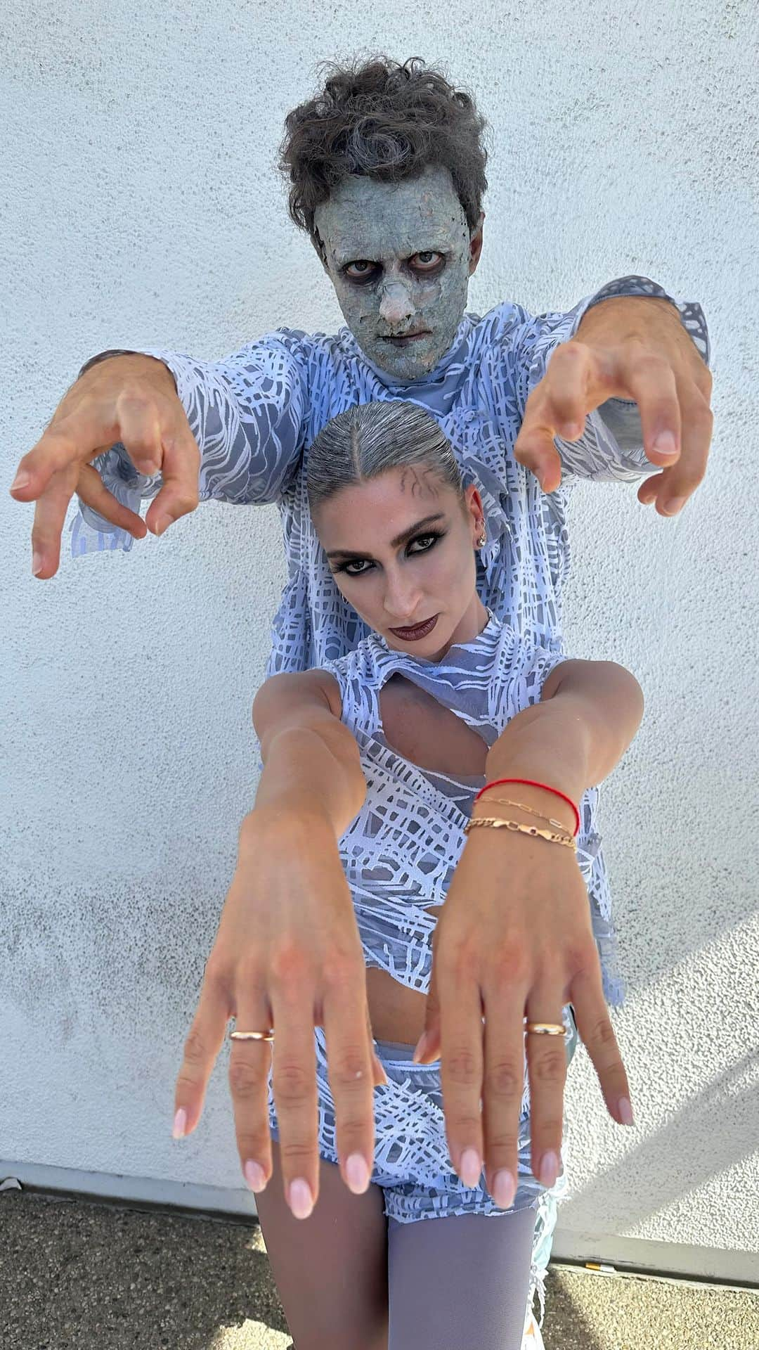 ジェイソン・ムラーズのインスタグラム：「Monster night is ALWAYS a VIBE 🧟‍♂️🧟 #dwts #zombie #happyhalloween」