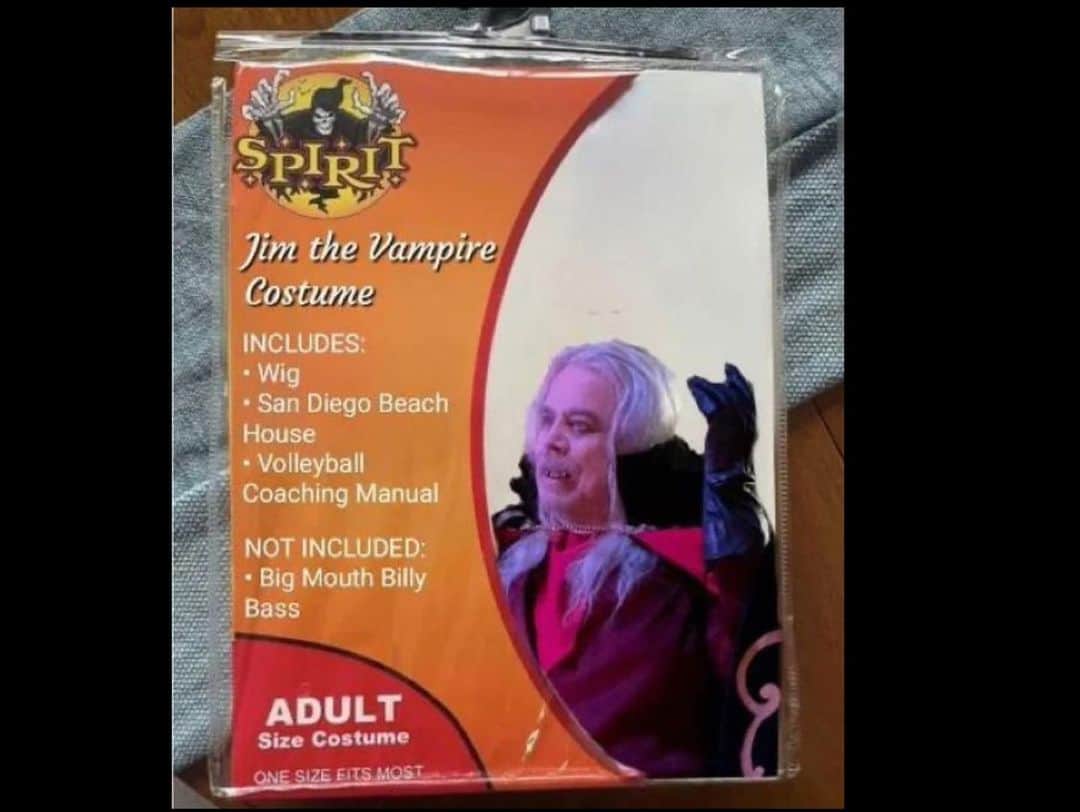 マーク・ハミルのインスタグラム：「Got my costume picked out, pumpkins all carved, bought FULL-SIZED candy bars (not those dinky mini-bite versions), with NO Candy Corn or those ghastly  Marshmallow Circus Peanuts anywhere near the joint & am SO ready for a #HappyHAMILLWEEN!!!!!!!!!!!!!  👻🧙‍♀️🦇💀🧌☠️👾🎃🧛‍♂️🐈‍⬛🤖👺👽」