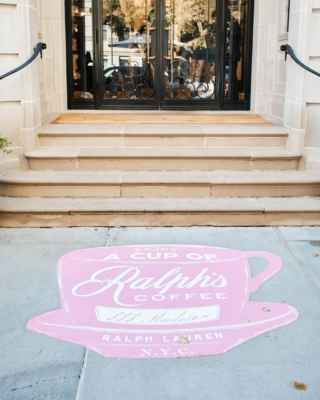 Polo Ralph Laurenさんのインスタグラム写真 - (Polo Ralph LaurenInstagram)「Coffee for a cause.   During the month of October, @RalphsCoffee supported the fight against cancer with the #PinkPony latte, where globally, 100% of the purchase price was directed to an international network of cancer charities.  Learn more about our Pink Pony mission via the link in bio.  #RalphsCoffee #RalphLauren #PoloRalphLauren」11月1日 5時24分 - poloralphlauren