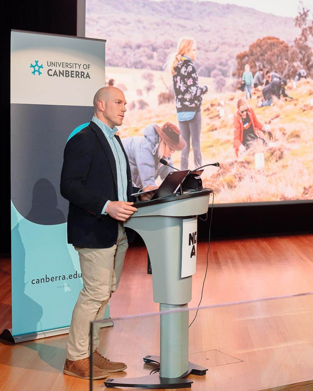 デビッド・ポーコックのインスタグラム：「Appreciated the opportunity to deliver the @unicanberra Aitkin Lecture on Monday night.   I shared my own story of learning about, and falling in love with, Nature in Australia. We live on a truly extraordinary continent and there is much work to do to ensure we are looking after our home.」