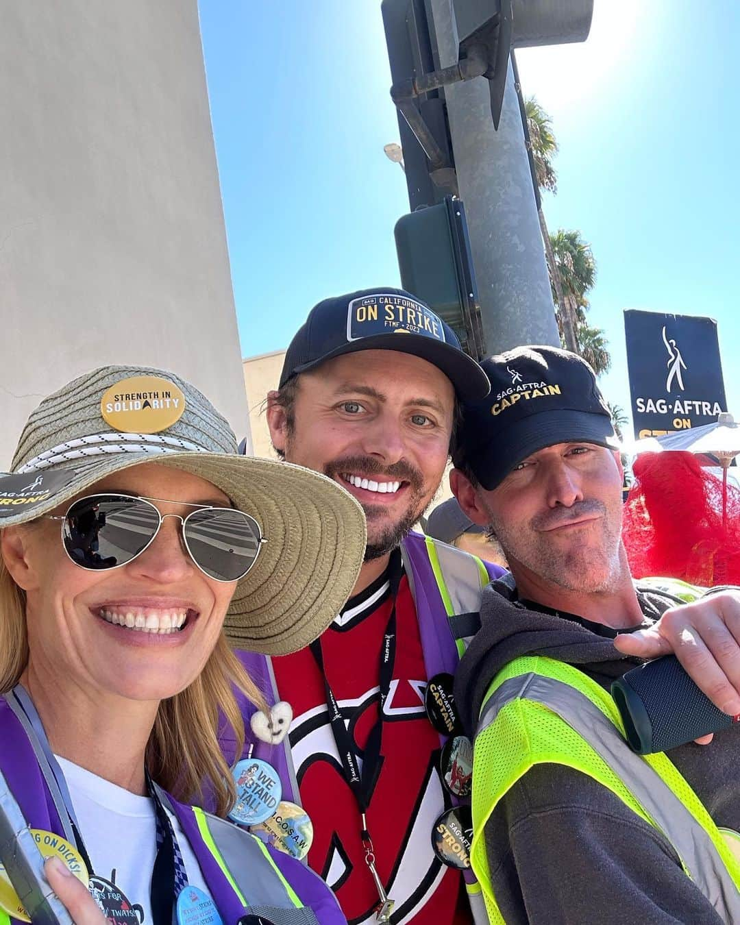 ジェリー・ライアンさんのインスタグラム写真 - (ジェリー・ライアンInstagram)「DAY 110, Halloween shenanigans on the picket line. BEST surprise to see someone dressed as ME ON STRIKE. 🤣 (@aelynnnikole you absolutely nailed it!) So much strength and solidarity there — thank you @iatse for showing up in force again!  This isn’t over.  Let’s all KEEP SHOWING UP and show the AMPTP that we stand with our NegCom and with each other! One day liner. One day stronger. AS LONG AS IT FUCKING TAKES. ✊🏼 @sagaftra #sagaftrastrong #sagaftrastrike #power2performers #sagaftrachallenge」11月1日 5時38分 - jerilryan