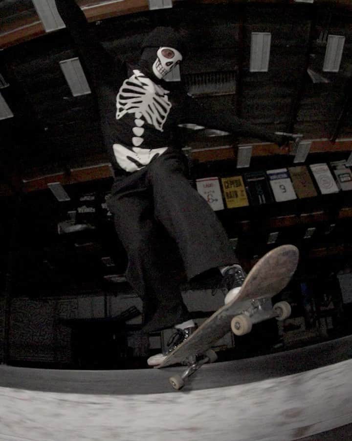 The Berricsのインスタグラム：「Join @ribs.man and his personal bones brigade 🦴 at The Berrics after hours in “Have You Seen Ribs Man?” Now playing on TheBerrics.com!  Exclusive “Have You Seem Him?” Halloween Ribs Man boards are now available in the @berricscanteen!  Click the link in bio to watch the full video! #skateboardingisfun #berrics」
