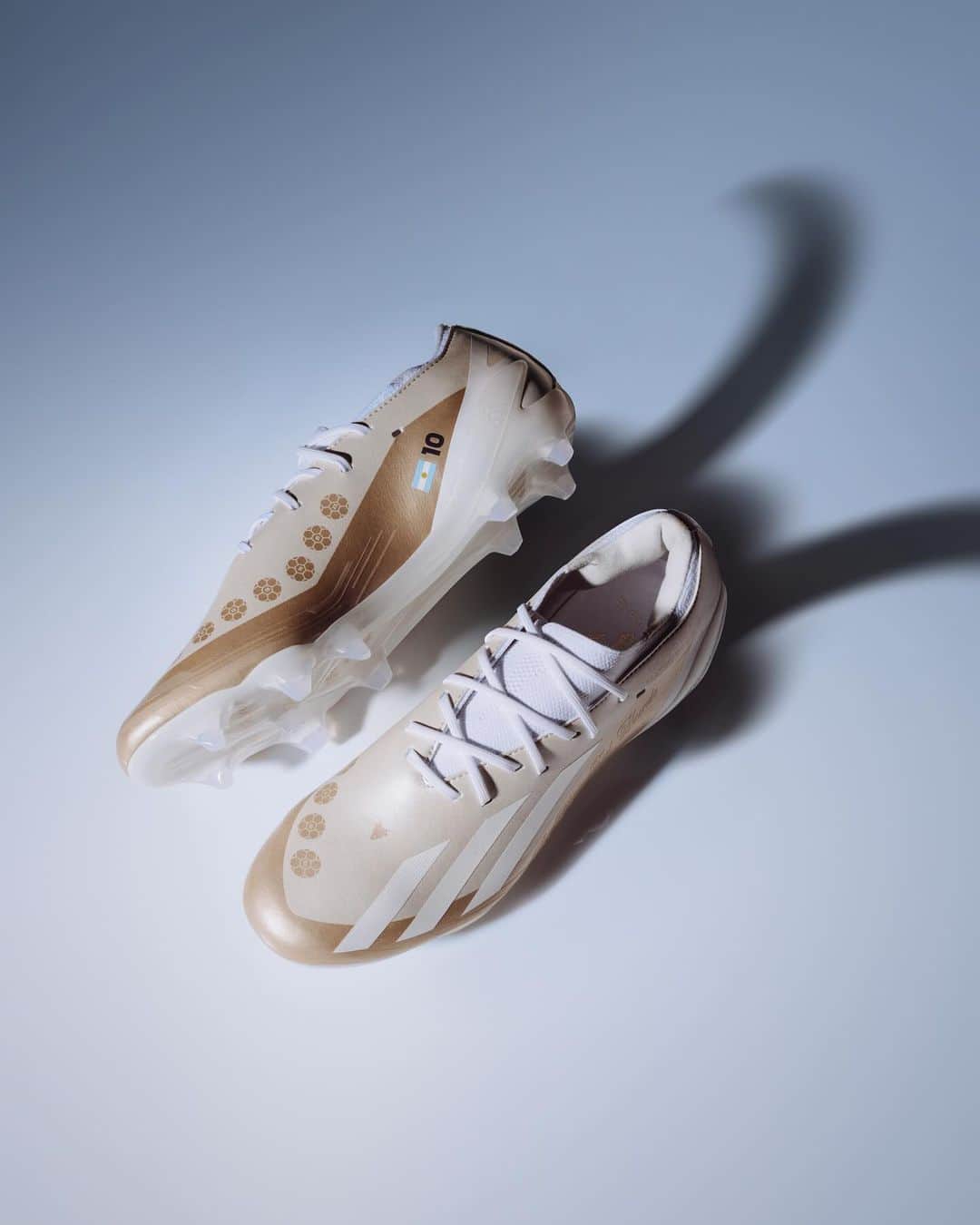 adidas Footballのインスタグラム：「you got to match your boots with your rings these days. 😉  introducing Messi "El Ocho". visit our link in bio now. 🔗」