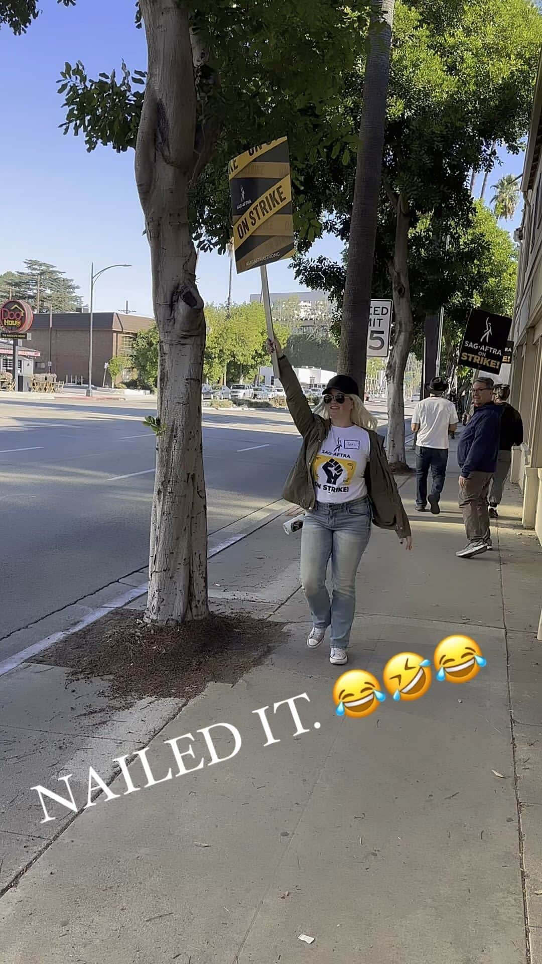 ジェリー・ライアンのインスタグラム：「PERFECTION. ✊🏼」