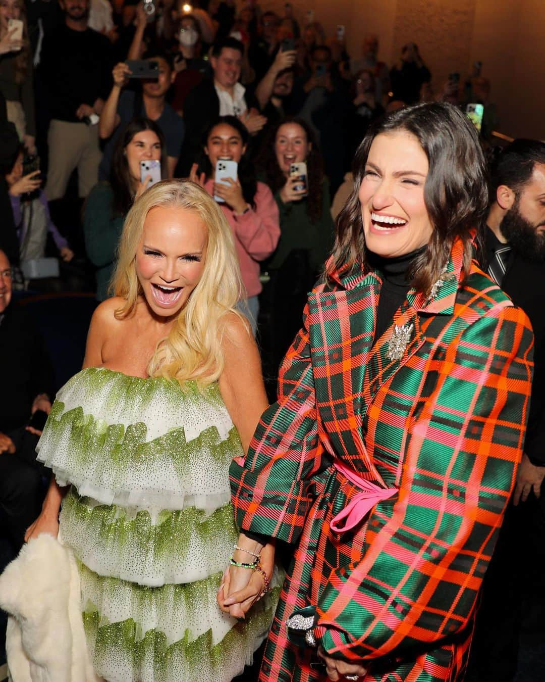 クリスティン・チェノウェスのインスタグラム：「It's good to see them, isn't it? 💚💖 @idinamenzel and @kchenoweth return to Oz in celebration of #WICKED20. 📸: @chadkrausphoto」