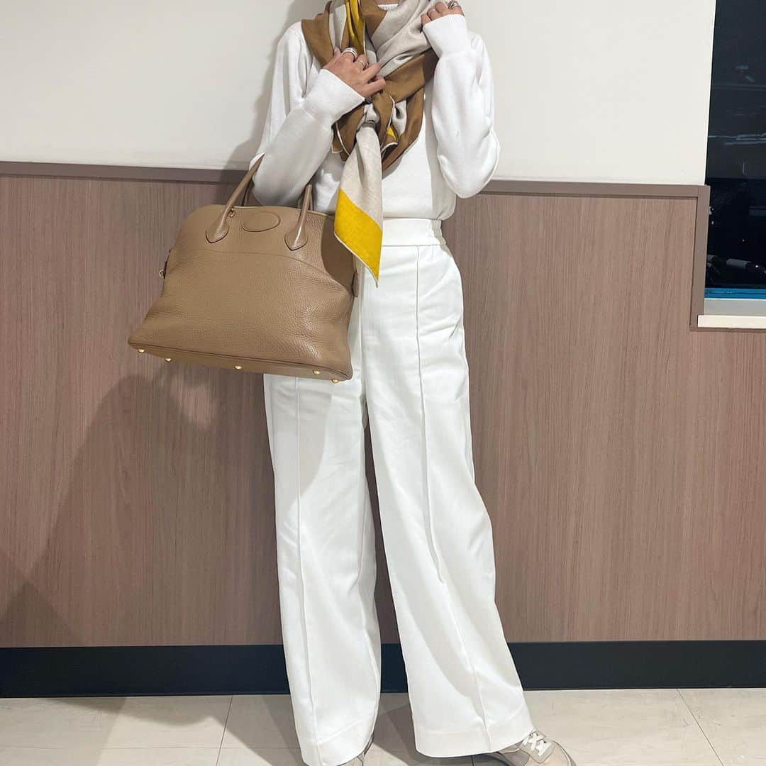 yyurielのインスタグラム：「. coordinate  @grl_official のニットはイロチ買い🤍」