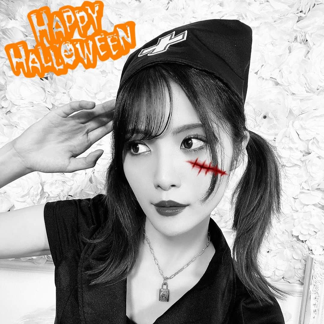 美沙玲奈さんのインスタグラム写真 - (美沙玲奈Instagram)「🎃🦇🖤🕸*॰ #happyhalloween  いかがお過ごしですか？👻 今年は、ブラックナースでした💉  #ナース #コスプレ #撮影会」10月31日 21時12分 - rei777_official