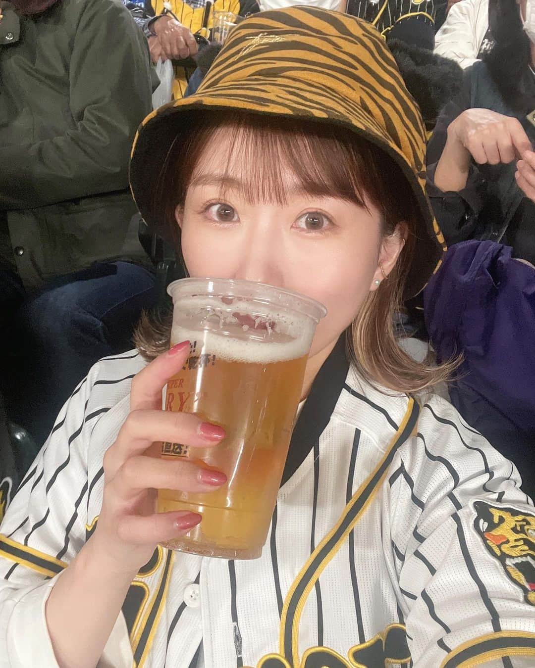 津田麻莉奈さんのインスタグラム写真 - (津田麻莉奈Instagram)「絶対勝つぞタイガース！！！  #甲子園 #日本シリーズ #阪神ファン #まりなる #津田麻莉奈」10月31日 21時11分 - tsudamarinal