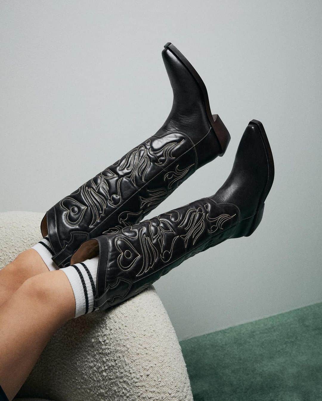 H&Mのインスタグラム：「The tube socks cowboy look. #HM」