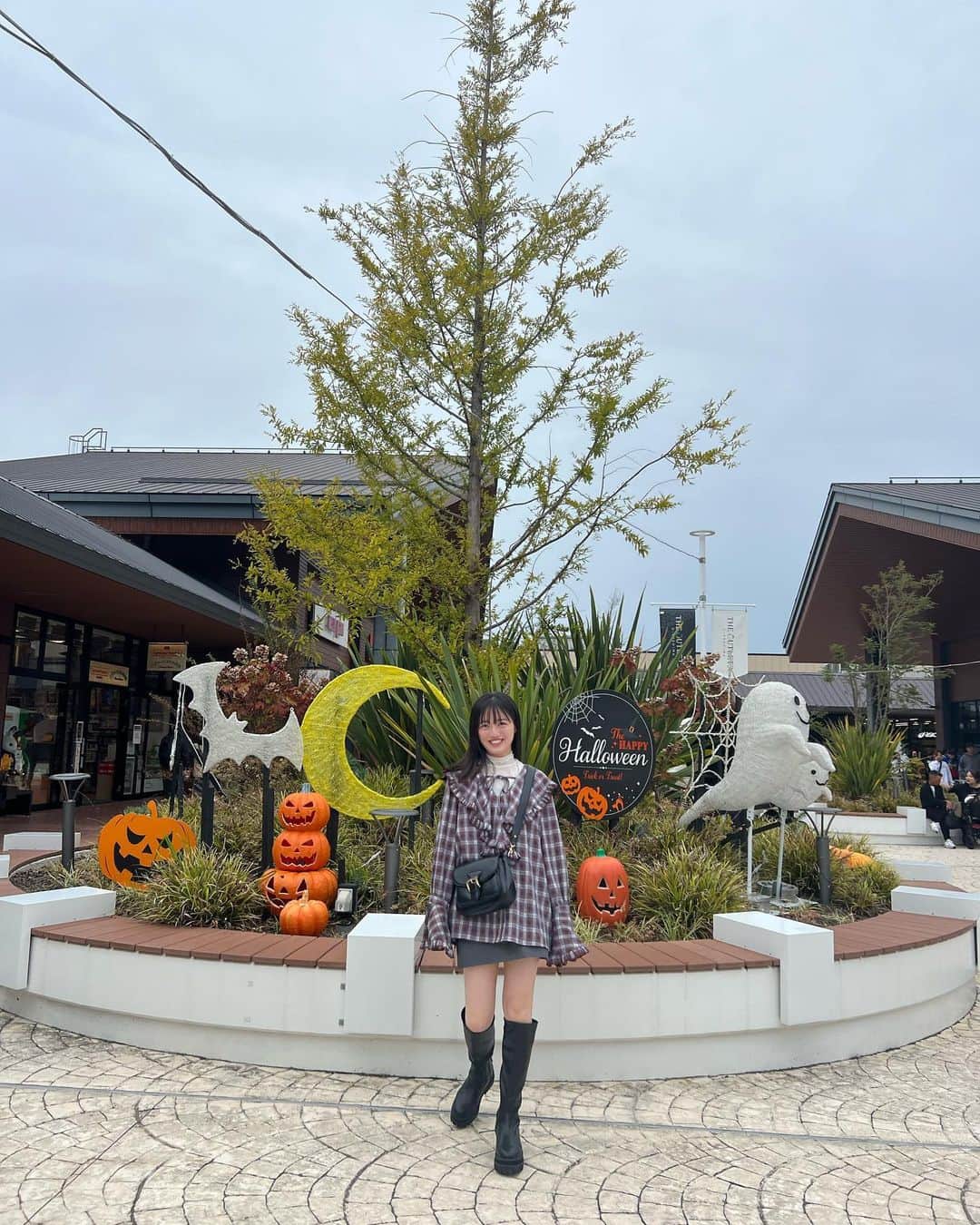 希山愛さんのインスタグラム写真 - (希山愛Instagram)「* HAPPYHalloween🎃👻  10月も今日で終わっちゃう！ ありがとう10月〜！ばいばい10月〜！  #HappyHalloween #Halloween #ハロウィン #ジアウトレット広島 #広島 #Hiroshima」10月31日 21時07分 - kiyama_ai_official