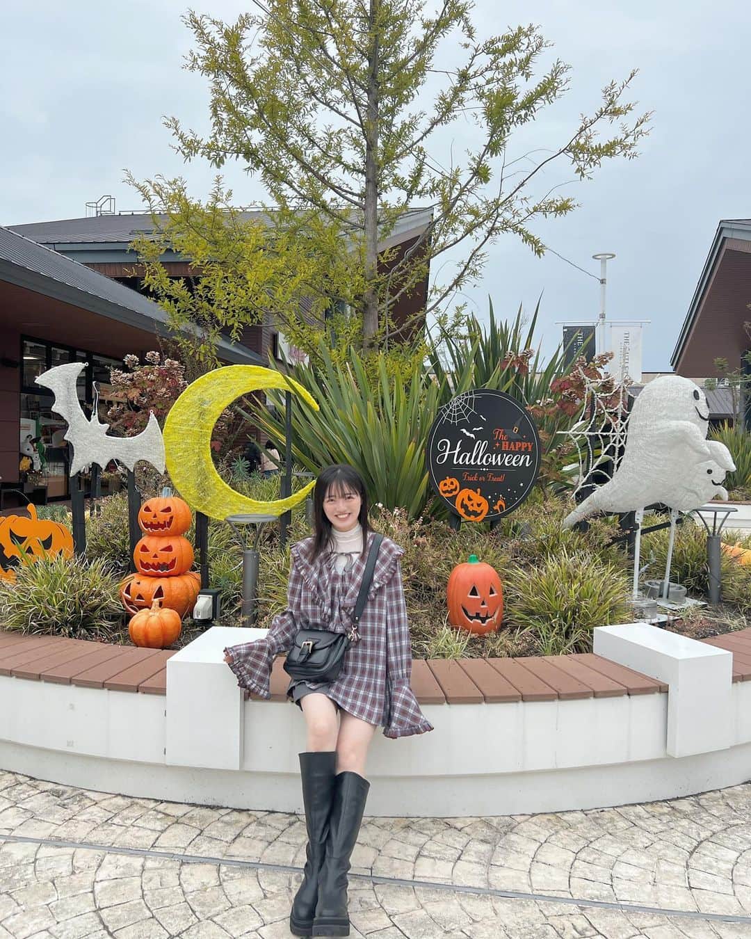 希山愛のインスタグラム：「* HAPPYHalloween🎃👻  10月も今日で終わっちゃう！ ありがとう10月〜！ばいばい10月〜！  #HappyHalloween #Halloween #ハロウィン #ジアウトレット広島 #広島 #Hiroshima」