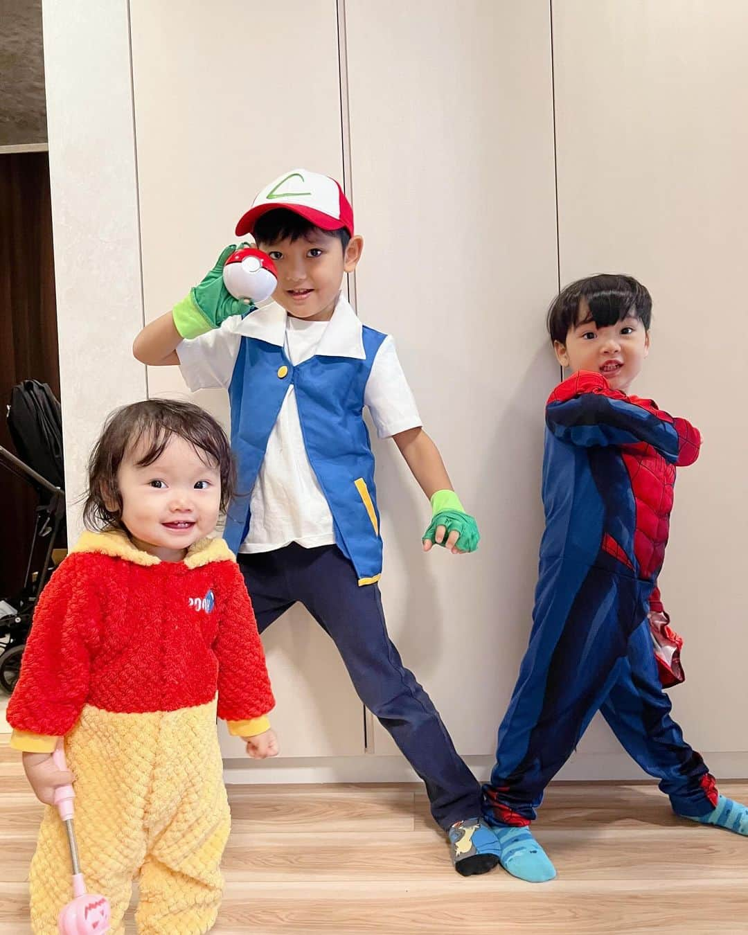 佐藤夏希さんのインスタグラム写真 - (佐藤夏希Instagram)「HAPPY Halloween🎃 かわいい3kids❤️❤️❤️  #1歳女の子#女の子ママ#ママスタグラム#mama#mamastagram#mamanoko#ママリ#成長記録#ママカメラ  #3児ママ#兄妹#ベビスタグラム#赤ちゃんコーデ #우리애기#男の子ママ#兄妹ママ #産後#産後ママ」10月31日 21時09分 - natsuki_sc7