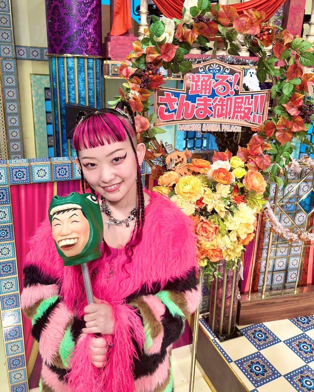詩羽のインスタグラム：「. 日テレ系『 踊る！さんま御殿!! 』神メンタル🆚弱メンタルに出演させていただきました😸💖  弱メンタルの私は人生初のひな壇にとても緊張していましたが、みなさん優しいおかげで楽しい収録になりました★彡 まさかの「踊る!ヒット賞!!」いただけて嬉しいです🎶  また遊びに行きたい‼️ TVerにて見逃し配信もありますので是非ʕ•ᴥ•ʔ⁎⁺˳✧༚  hair: @_m.339  make: me stylist: @hizuki__am2.00  cardigan & leg cover  @pinkspink_store」