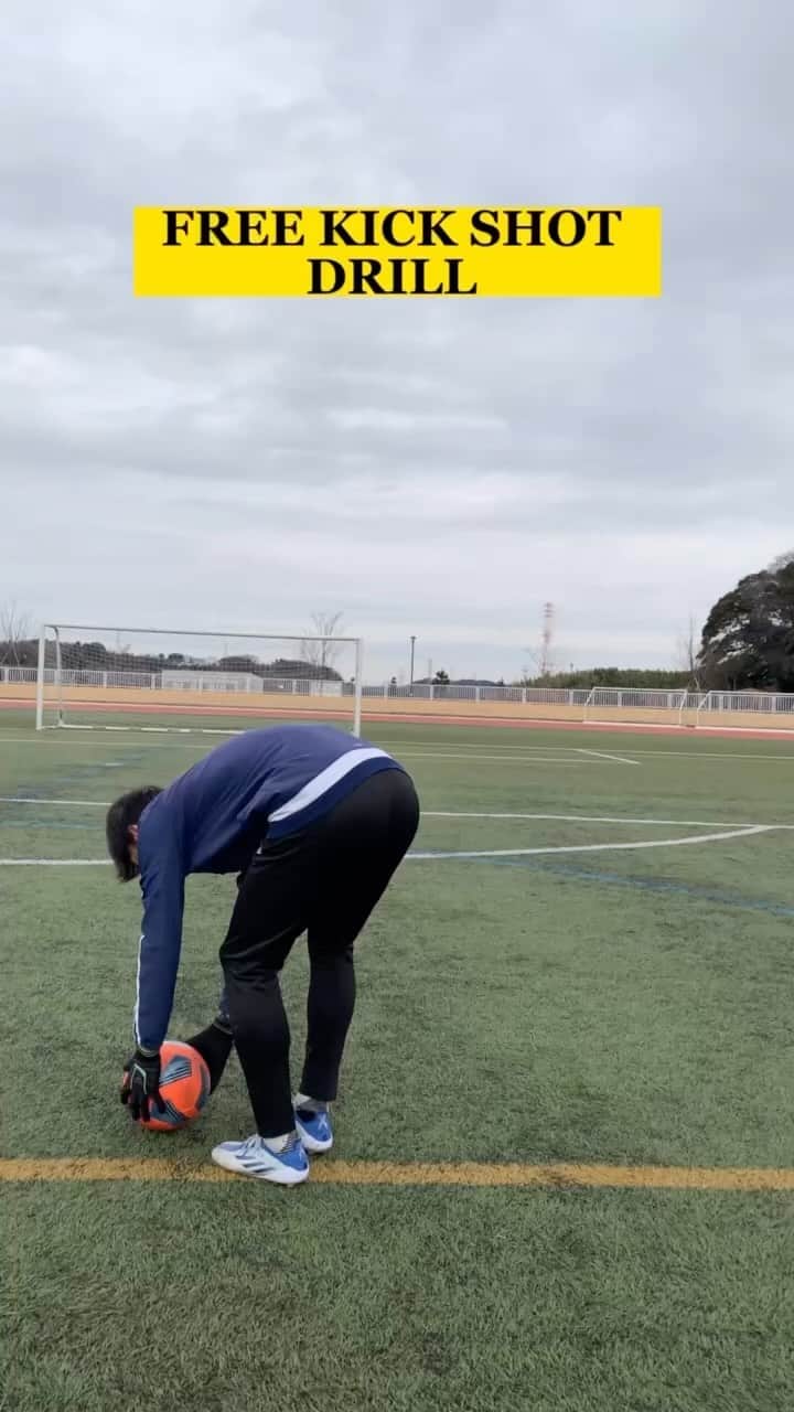阿部豊のインスタグラム：「learn curl shot🎃⚽️#soccer #football #futebol #futbol #tutorial #soccerdrills #footballskills #サッカー」