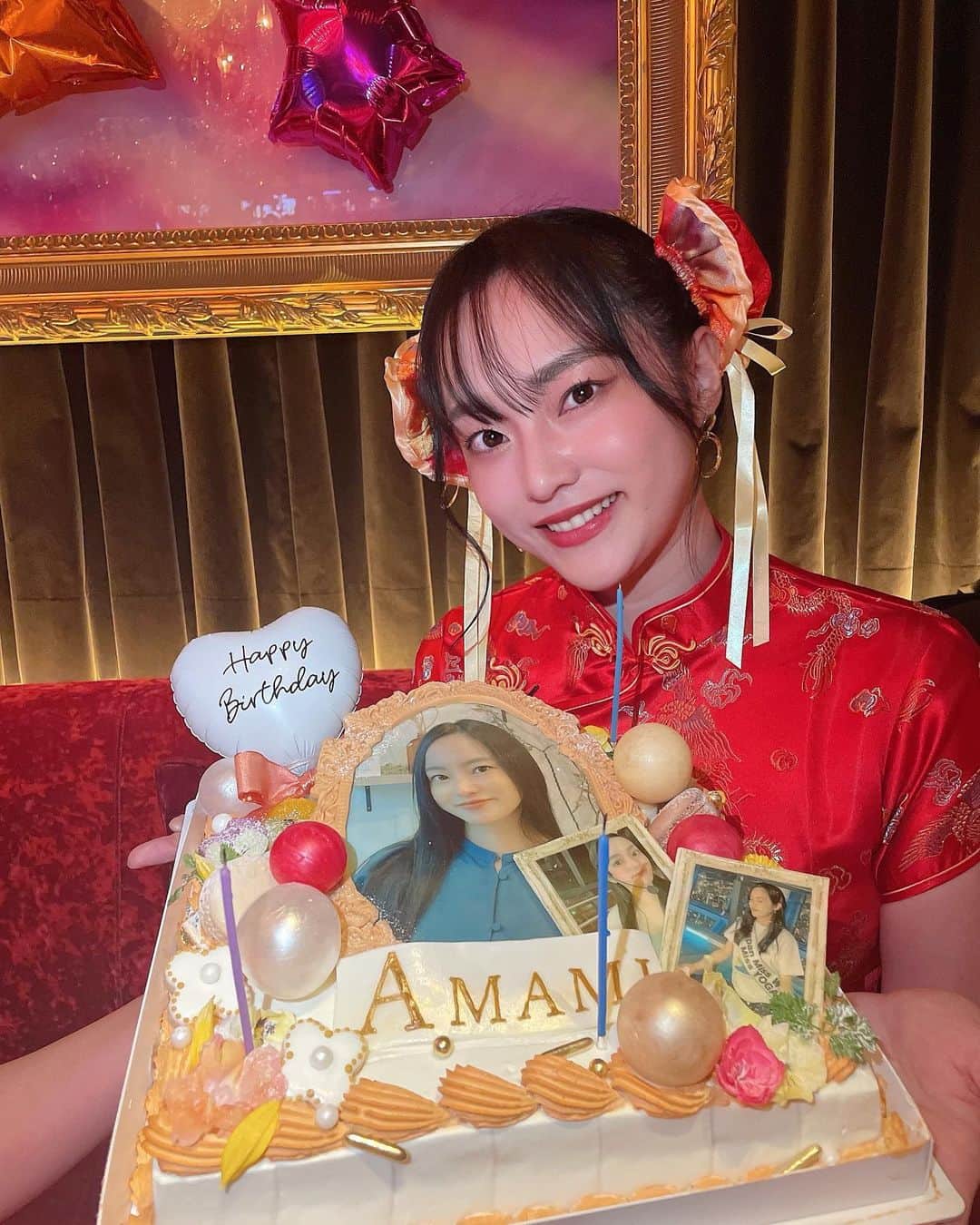 市川あまみのインスタグラム：「【たまには画像投稿😂】 みなさん、ハピハロだー🎃❤️你好❤️  今年も職場でハロウィンと私のお誕生日祝いをしてもらったよ😍 今年はチャイナをやったよお🇨🇳 仲良いメンバーや久しぶりに会う人みんなにお祝いしてもらって幸せ&楽しすぎました😍 年々みんなのクオリティが高くて有り難くて泣けてくる✨🥹 . 今年は妊娠出産育児があって人生で初めての経験ばっかりで自分軸がブレることばっかりだったけど、そんな育児もあるある動画に変えて33歳も楽しい年になるように自分を整え、学びを頑張るぞ😇😇😇 そして、娘や誰からみてもこんなママ最高やないか！って思えるようにやったります😂(とりあえず見た目どうにかしよかw) . 謝謝🙏❤️  #何事も全力で楽しむ #ワーキングマザー代表 #ハロウィン #誕生日ケーキ 可愛いすぎる🥰」
