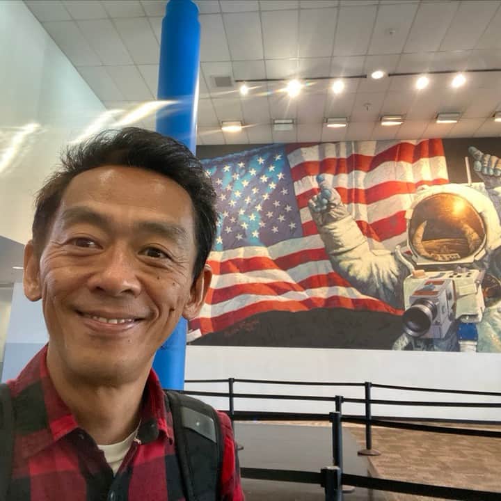 ぜんじろうさんのインスタグラム写真 - (ぜんじろうInstagram)「アメリカ、テキサス州のヒューストンの宇宙センターへ。途中の事故で無事に帰還したアプロ13号が有名ですが、司令機械船にチャーリー・ブラウン。月着陸船にスヌーピーと、ふざけた名前を付けて怒られたらしいアポロ10号の面々にも興味が湧きました（笑）」10月31日 21時12分 - zenzenjiro