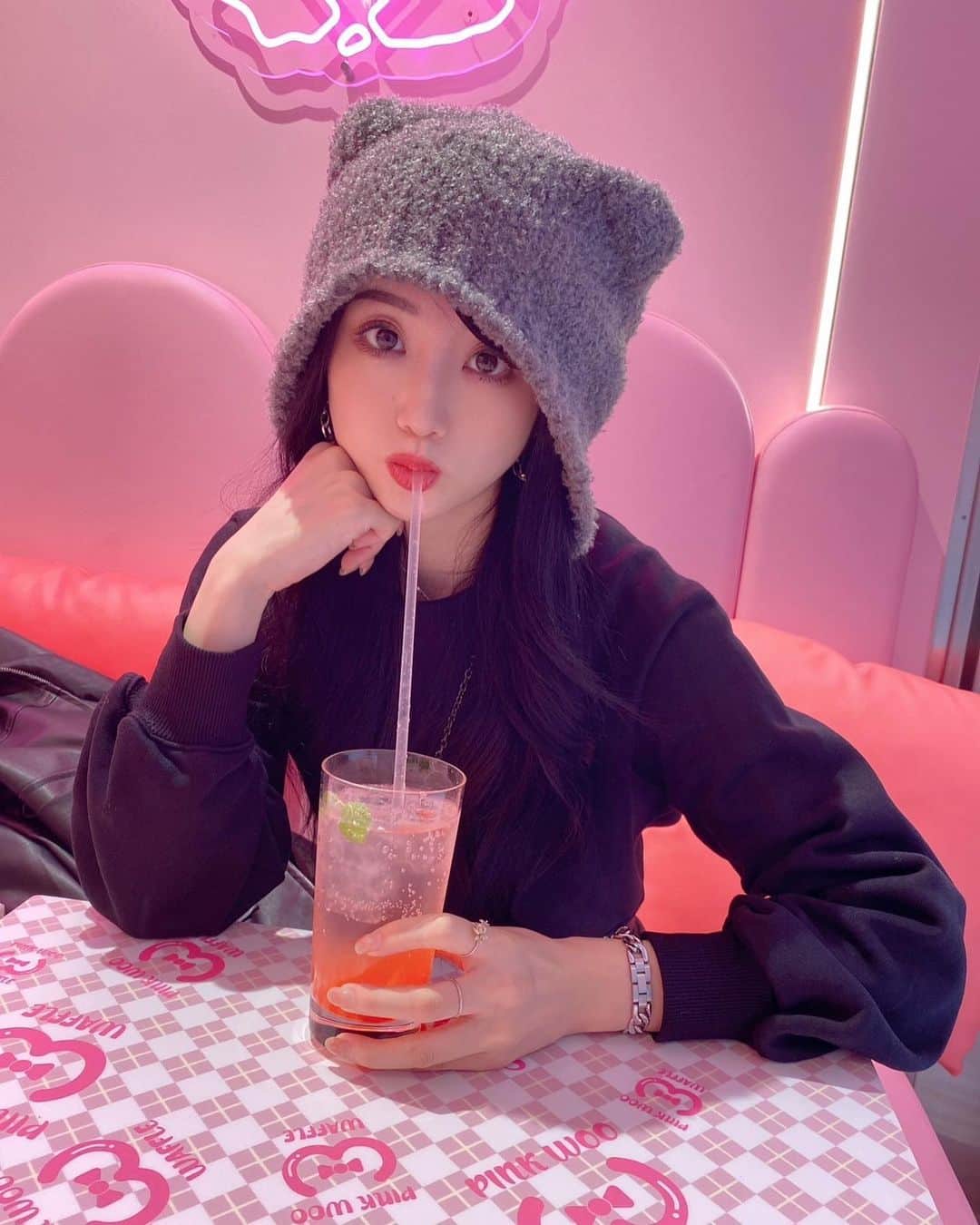 小寺真理のインスタグラム：「ピンクだにゃー🐈‍⬛」