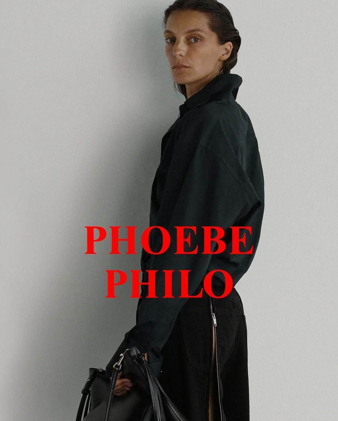 Blonde Saladさんのインスタグラム写真 - (Blonde SaladInstagram)「Phoebe Philo is finally back and A1, the first collection of her eponymous brand, is online. The British designer's collection has been unveiled on the official website phoebephilo.com 🔥 She made her debut with an iconic minimalist imagery to celebrate female empowerment.  #PhoebePhilo #NewBrand #Collection #NewCollection #Designer #TheBlondeSalad」10月31日 21時15分 - theblondesalad