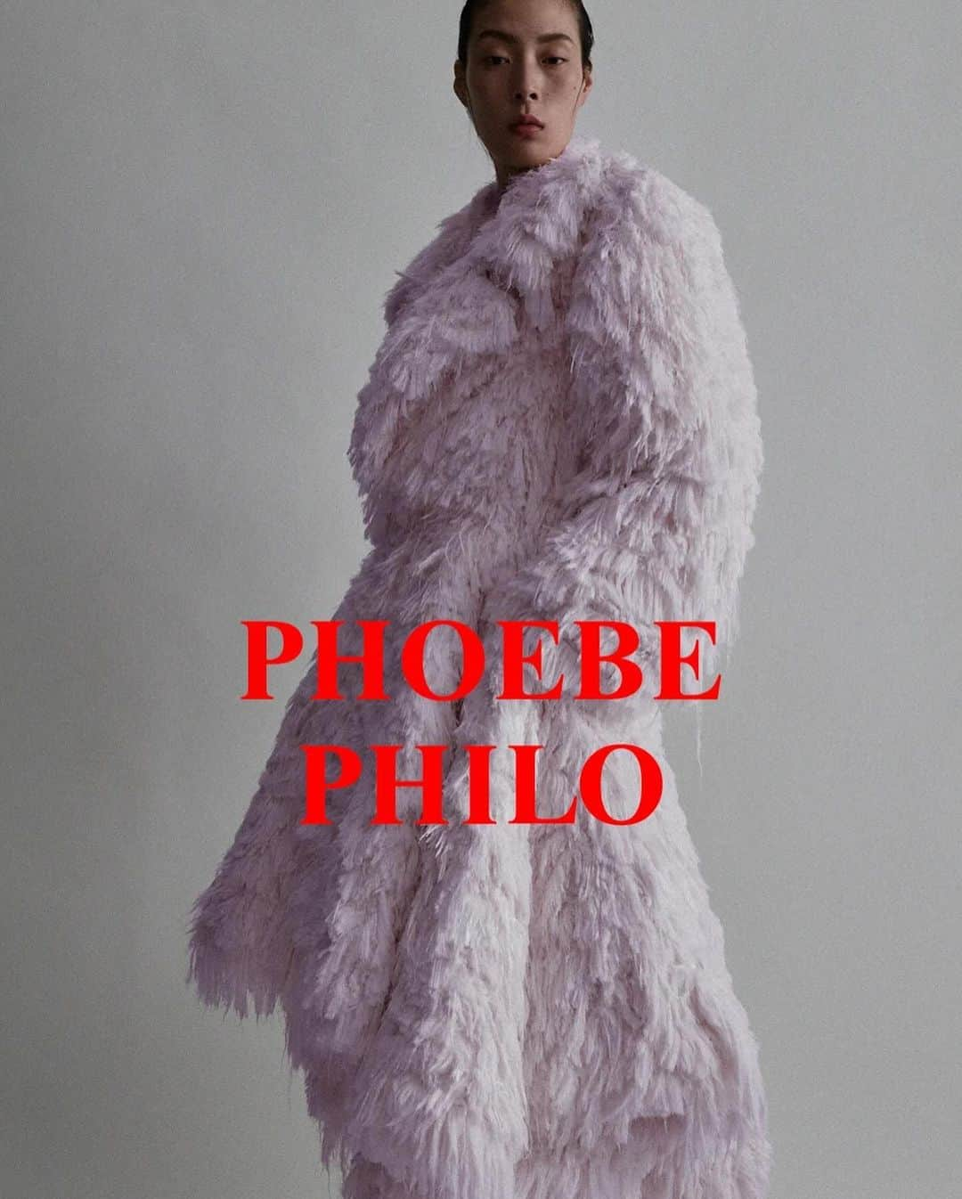 Blonde Saladさんのインスタグラム写真 - (Blonde SaladInstagram)「Phoebe Philo is finally back and A1, the first collection of her eponymous brand, is online. The British designer's collection has been unveiled on the official website phoebephilo.com 🔥 She made her debut with an iconic minimalist imagery to celebrate female empowerment.  #PhoebePhilo #NewBrand #Collection #NewCollection #Designer #TheBlondeSalad」10月31日 21時15分 - theblondesalad