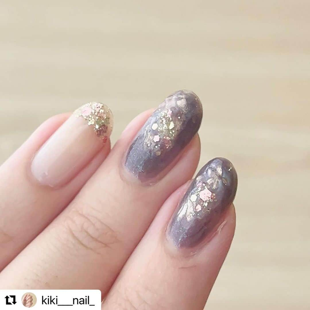 【PLANET NAIL（プラネット ネイル）】公式さんのインスタグラム写真 - (【PLANET NAIL（プラネット ネイル）】公式Instagram)「✰✰✰ ╍ ╍ ╍ ╍ ╍ ╍ ╍ ╍ ╍ ╍ ╍ ╍ ╍  @kiki___nail_ さま♡  PLANET NAIL ラメネイル PLB17 運命の女神 を使った夜空ネイルデザインの ご紹介をありがとうございます♡  シンプルだけど品があって 洗練された大人女子の指先は たまらないですね🥺🩷🩷🩷 ぜひぜひみなさまもまねっこしてみて ください♡ ╍ ╍ ╍ ╍ ╍ ╍ ╍ ╍ ╍ ╍ ╍ ╍ ╍  . 夜空ネイル🌌  ▼使用ポリッシュ @revlonjapan 130  @ducato_nail  N55 コンデンスミルク  @planet.jp  運命の女神  @pa_nail  E001  #セルフネイル #セルフネイル記録 #ポリッシュ #ポリッシュネイル #ネイル #シンプルネイル #プチプラネイル #ネイルデザイン #nails #selfnail #naildesign #セルフネイル部 #マニキュア #セルフネイル初心者 #プラネットネイル #デュカート #デュカートネイル #paネイル #レブロン #レブロンネイル #夜空ネイル」10月31日 21時17分 - planet.jp