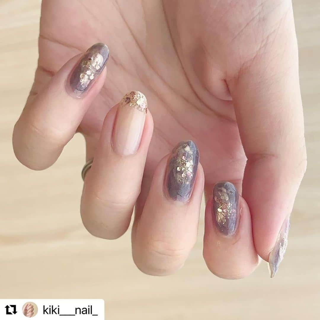 【PLANET NAIL（プラネット ネイル）】公式さんのインスタグラム写真 - (【PLANET NAIL（プラネット ネイル）】公式Instagram)「✰✰✰ ╍ ╍ ╍ ╍ ╍ ╍ ╍ ╍ ╍ ╍ ╍ ╍ ╍  @kiki___nail_ さま♡  PLANET NAIL ラメネイル PLB17 運命の女神 を使った夜空ネイルデザインの ご紹介をありがとうございます♡  シンプルだけど品があって 洗練された大人女子の指先は たまらないですね🥺🩷🩷🩷 ぜひぜひみなさまもまねっこしてみて ください♡ ╍ ╍ ╍ ╍ ╍ ╍ ╍ ╍ ╍ ╍ ╍ ╍ ╍  . 夜空ネイル🌌  ▼使用ポリッシュ @revlonjapan 130  @ducato_nail  N55 コンデンスミルク  @planet.jp  運命の女神  @pa_nail  E001  #セルフネイル #セルフネイル記録 #ポリッシュ #ポリッシュネイル #ネイル #シンプルネイル #プチプラネイル #ネイルデザイン #nails #selfnail #naildesign #セルフネイル部 #マニキュア #セルフネイル初心者 #プラネットネイル #デュカート #デュカートネイル #paネイル #レブロン #レブロンネイル #夜空ネイル」10月31日 21時17分 - planet.jp