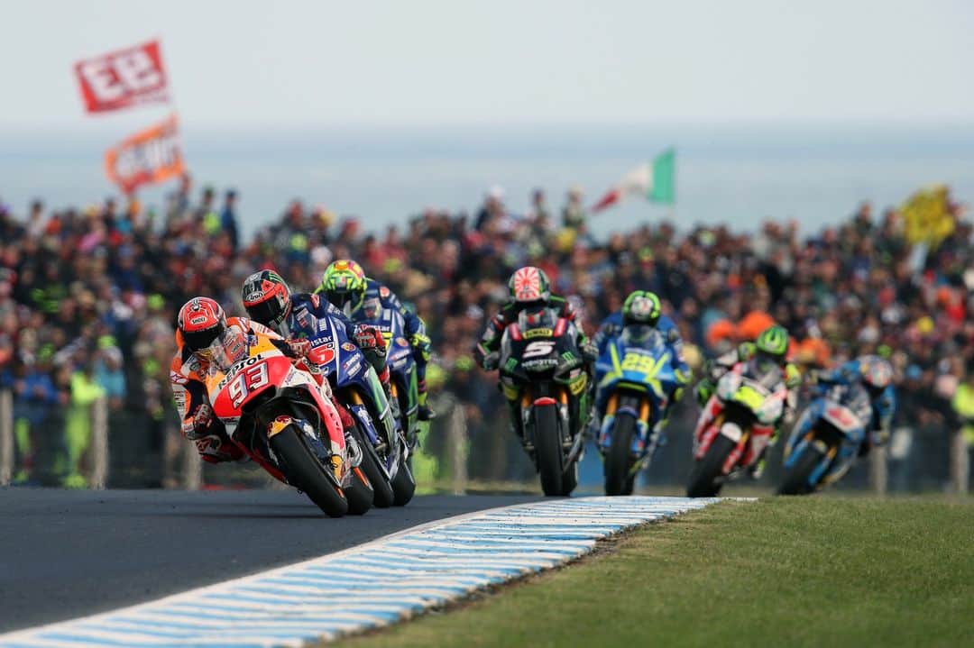 レプソル・ホンダのインスタグラム：「Win 35 🏆  With another championship in the bag, @marcmarquez93 rounded out the year with his second win at the #AustralianGP 🇦🇺  And a couple of people joined the podium celebrations too!  #LookingBackOnMM93 🐜」