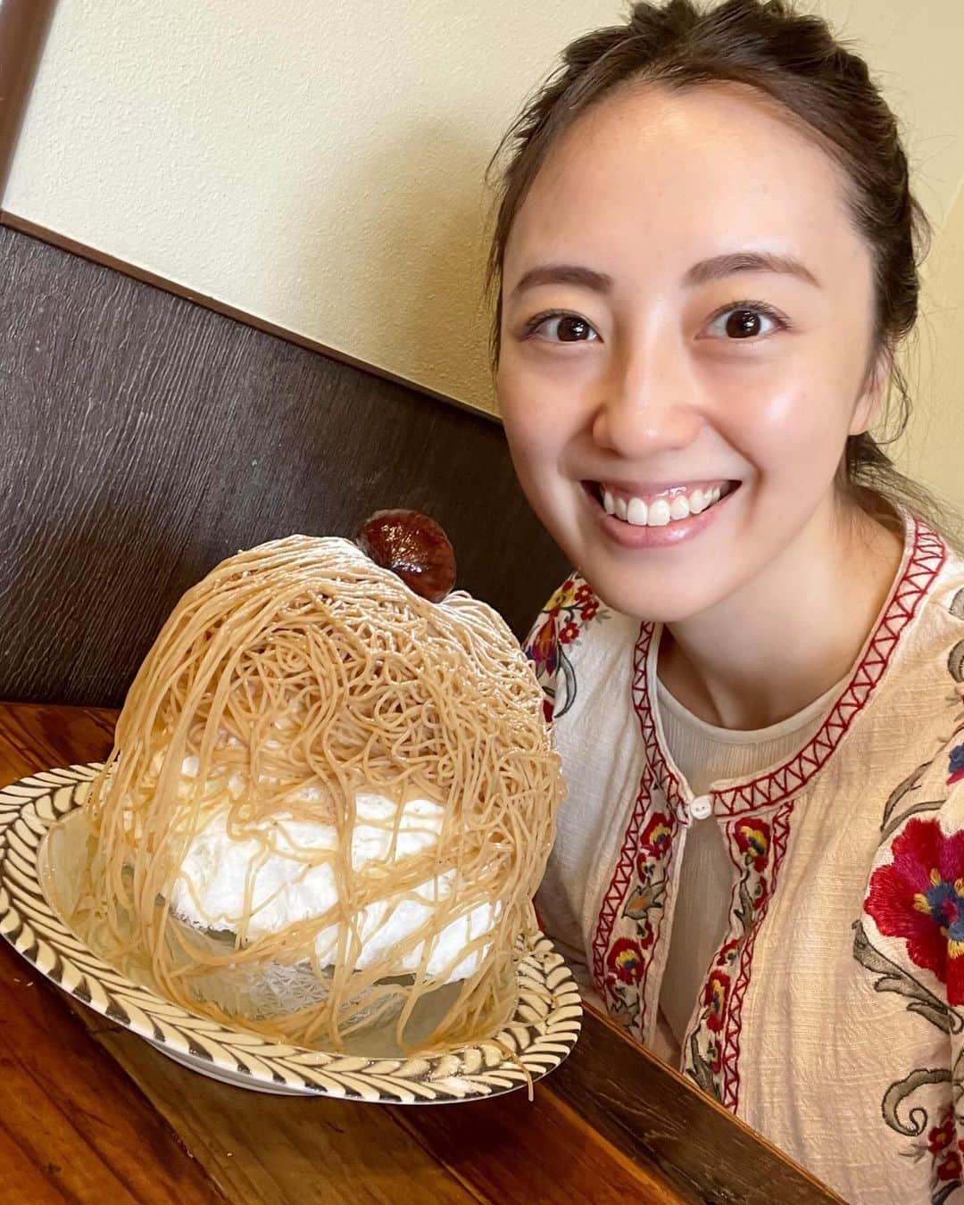 沢井美優さんのインスタグラム写真 - (沢井美優Instagram)「ハッピーハロウィン🎃✨ 最近かき氷とのツーショット写真ストックなくなってきた👻 おばけのしわざかな？？  #沢井はかき氷です #🍧  #かき氷 #かき氷大好き  #かき氷は人を幸せにする #🧡　 　 #笑顔溢れる毎日を  #明日もきっと素敵な一日 #🍀」10月31日 21時22分 - sawai_miyuu