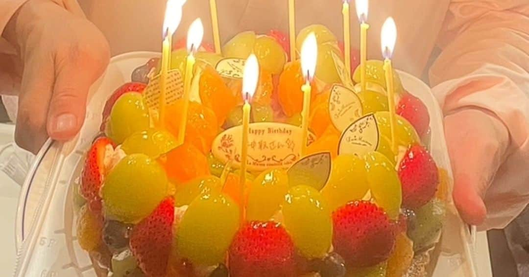 神取忍さんのインスタグラム写真 - (神取忍Instagram)「昨日の誕生日は 神保町『ALE』で愉快な仲間と 楽しい時間だったなぁ😄  井上貴子35周年イベントの準備で バタバタしているので 久しぶりに心が落ち着いた(^^)  いつも、心が折れるか?折るか? だからね(笑) 誕生日は生んでくれた両親に 感謝をして、 仲間に感謝して、 お世話になっている方々に感謝したいですね! そして、 皆さん メッセージをありがとうございました❗ 返信が出来ず、失礼してます🙏 #神保町 #ALE  #誕生日 #感謝 #心が折れる #神取忍 #プロレス」10月31日 21時23分 - shinobukandori