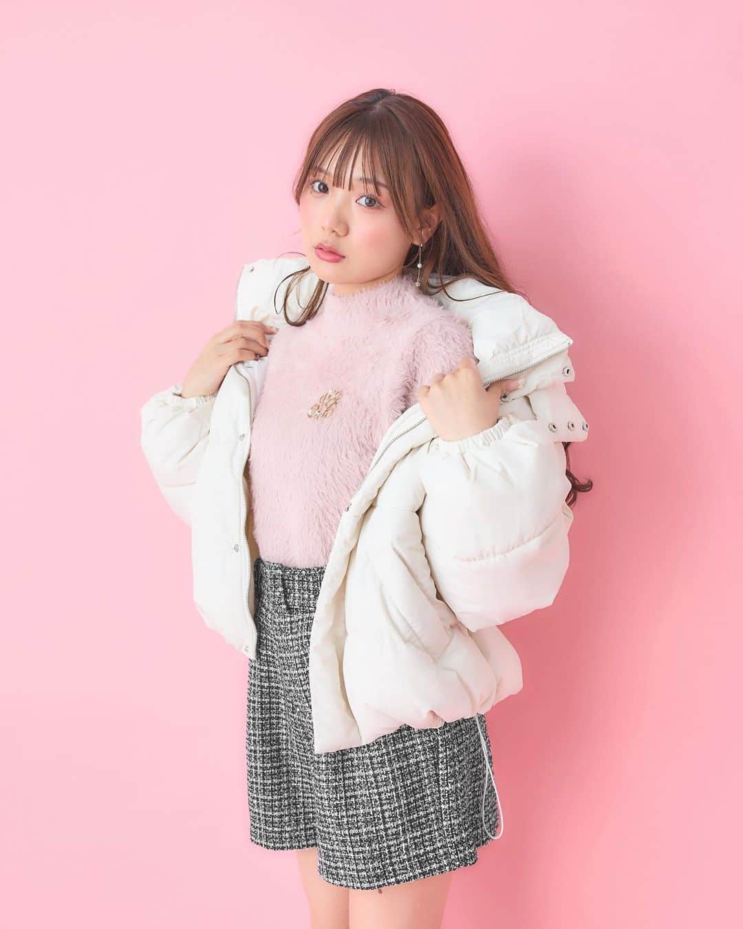 INGNI STOREさんのインスタグラム写真 - (INGNI STOREInstagram)「【 new arrival 】 ⁡ ⁡ ⁡ ⁡ ⁡ ■BIGフードエコダウン #1234-700022 ¥8,690 (tax in) ※ingnistoreでは現在¥6,490 (tax in) ⁡ ⁡ 毎年大人気のエコダウンが今年も登場🫶🏻 ⁡ 軽さと保温性を兼ねそろえた 絶対に持っておきたいダウンジャケット◎ ⁡ フードは取り外し可能なので その日のコーデに合わせて形を変えていただけます。 ⁡ ⁡ ┈┈┈┈┈┈┈┈┈┈┈┈┈┈┈┈┈┈┈┈┈┈┈ ⁡ 〈INGNIコーデを大募集♡〉 @ingnistoreと#ingniコーデ のタグをつけて投稿していただいた方の中から、随時公式アカウントにてご紹介させていただきます‼︎ ⁡ ⁡ #INGN I#ingni #fashion #2023 #aw #오오티디 #패션#穿配不重样#秋コーデ #冬コーデ #デートコーデ #ファッション #トレンドコーデ #カジュアル #カジュアルコーデ #韓国風コーデ #甘めカジュアル #大人可愛い #大人カジュアル ⁡ ⁡ ⁡ ⁡」10月31日 21時27分 - ingnistore
