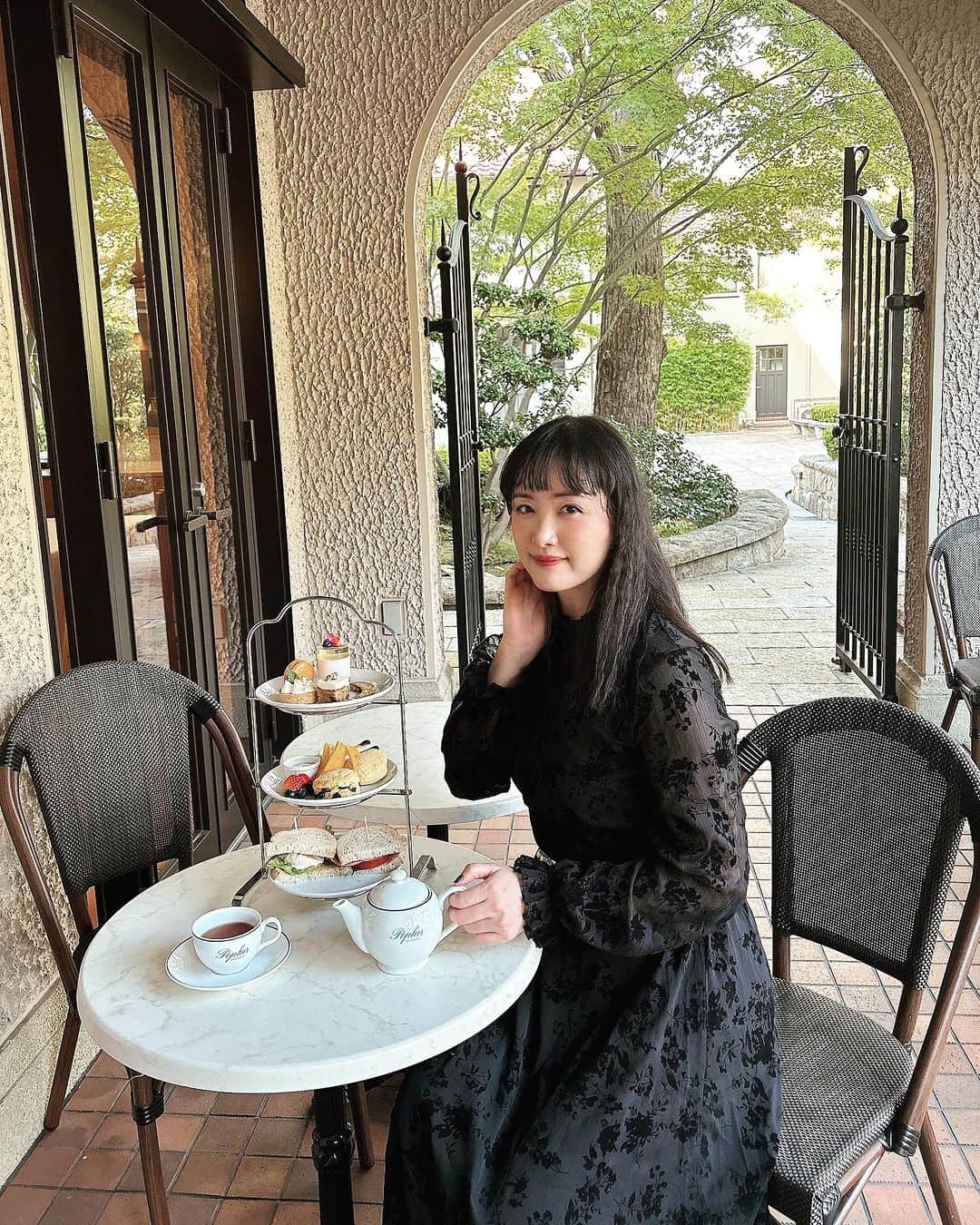 KagitaYukikoさんのインスタグラム写真 - (KagitaYukikoInstagram)「🍎🧁🍪　 ハロウィンの夜🌙🎃 いかがお過ごしですか？？  今宵は、 お気に入りのspotを ご紹介♡♡  麗しのじゅみ様をお連れして 伺いましたのは  西宮にあります レストラン　ポプラさま❤︎  @restaurant_poplar  こちらのお店🍎 アップルパイ にキャロットケーキ🥧🫖 もおすすめなんですが💕  食いしん坊(๑˃̵ᴗ˂̵)✨ よくばりな私でも 存分に楽しめる💕 アフタヌーンティー🫖 セットを いただきました♡♡  お好きなドリンク2種類 選べるのも うれしいポイント♡♡  10/1〜はじまったばかりの ⁡ ⁡＊クラシックアフタヌーンティー＊  ⭐️パンナコッタとシャンパンジュレ ⭐️ブラックオリーブとチーズのサブレ ⭐️本日のマカロン ⭐️レモンタルト ⭐️キャロットケーキ ⭐️プレーン/ドライフルーツ ⭐️2種のホームメイドスコーン ⭐️マスカルポーネのスプレッドと コンフィチュール ⭐️フレッシュフルーツ ⭐️2種のグルメサンド  ＊レストラン ポプラ＊ 📍 兵庫県西宮市上ケ原一番町1-155  関西学院会館 ランチタイム　11:00～14:00(L.O.14:00)  ティータイム　14:00～17:00  ⁡#PR  @restaurant_poplar #レストランポプラ　 #兵庫カフェ  #西宮カフェ #甲東園カフェ  #関学 #関西学院大学  #カフェポプラ #関西カフェ  #アフタヌーンティー #紅茶 #ヌン活 #関学カフェ  #photo阪急」10月31日 21時27分 - mermaid.yukinko