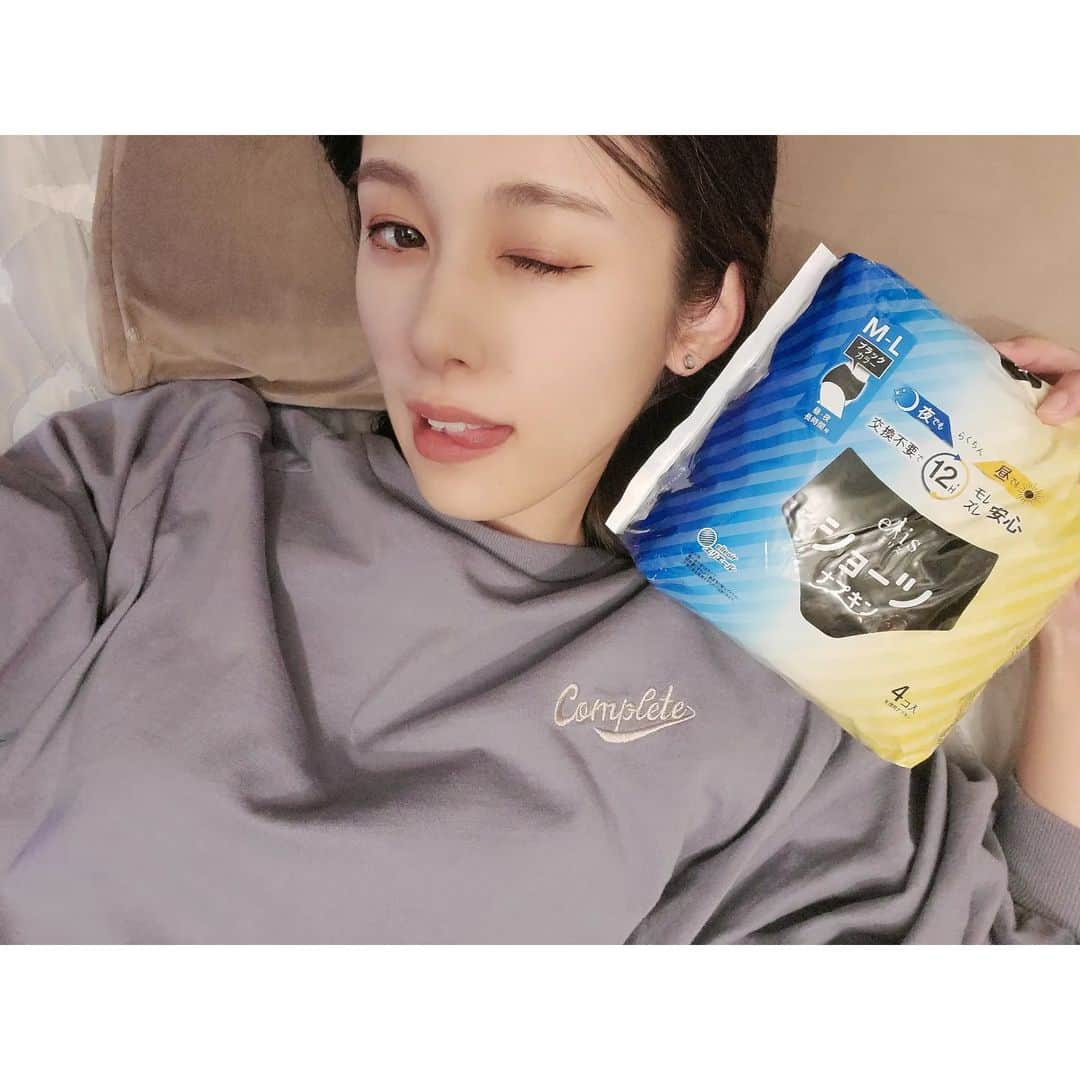 杉原枝利香のインスタグラム：「#goodnight ✨  今月もお世話になりました🥺♡  elisさんから発売されたショーツ型ナプキンは多い日の夜もとにかく安心感が抜群！常備しておいて間違いない！  @elleairofficial @narrow_official  #エリス新商品投稿コンテスト に参加中！ イイネやコメントで応援してね😌💓  #ブラックショーツ革命 #エリスショーツ #ショーツ型ナプキン #生理 #生理用品 #女の子の日 #PR ------------------------ #photoshoot #photo #outfit #ootdfashion #ootd #followme #シードルアンバサダー #横須賀アピールグラマー #りンご #杉原枝利香 #actress #model #ambassador #🍎」