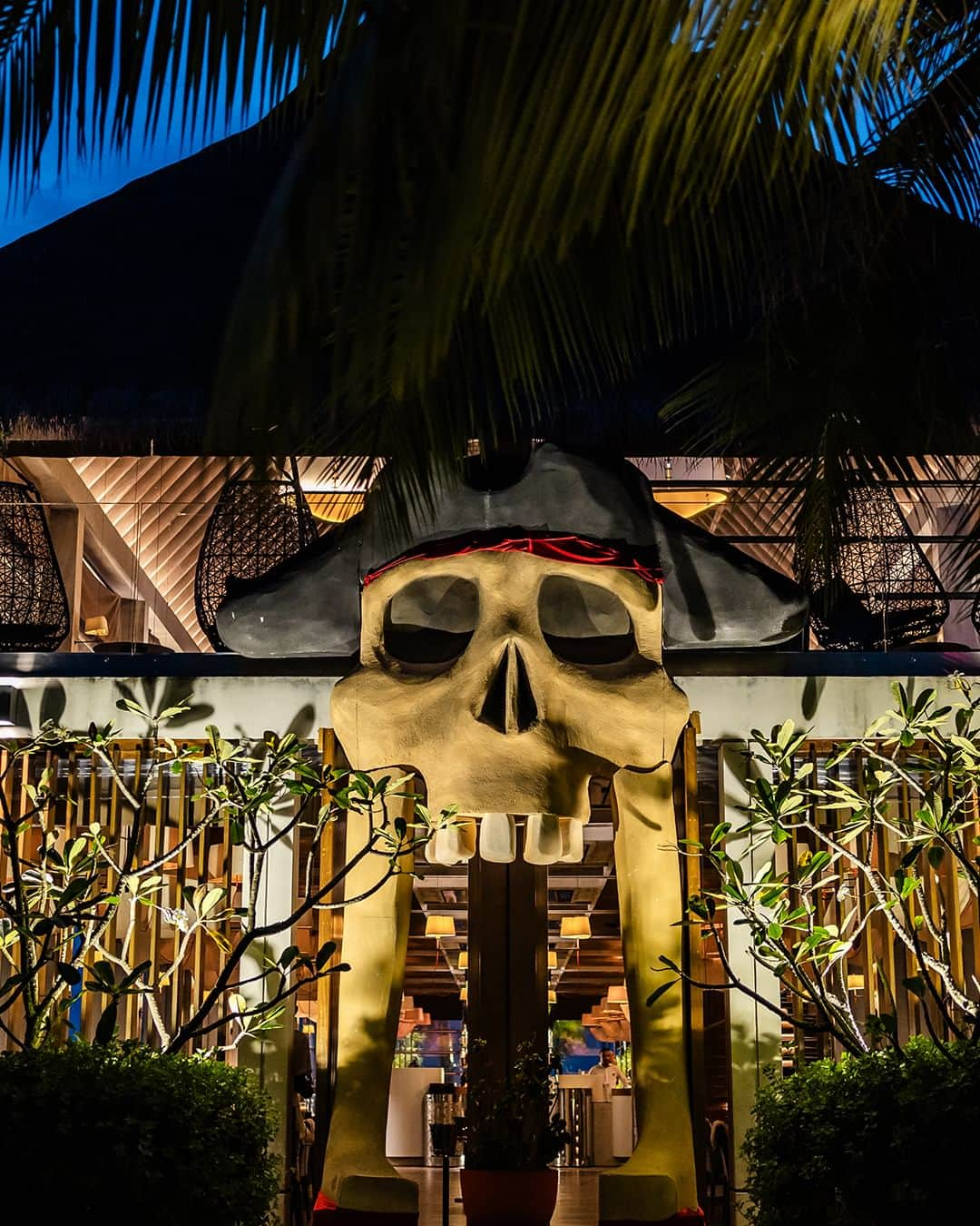 Velaa Private Islandさんのインスタグラム写真 - (Velaa Private IslandInstagram)「Shiver me timbers, it be Halloween! The swashbuckling spirits of the seven seas have taken over our shores with haunted shipwrecks and hidden treasures. Happy Halloween, ye scallywags! #HappyHalloween #VelaaMoments」10月31日 21時30分 - velaaprivateisland