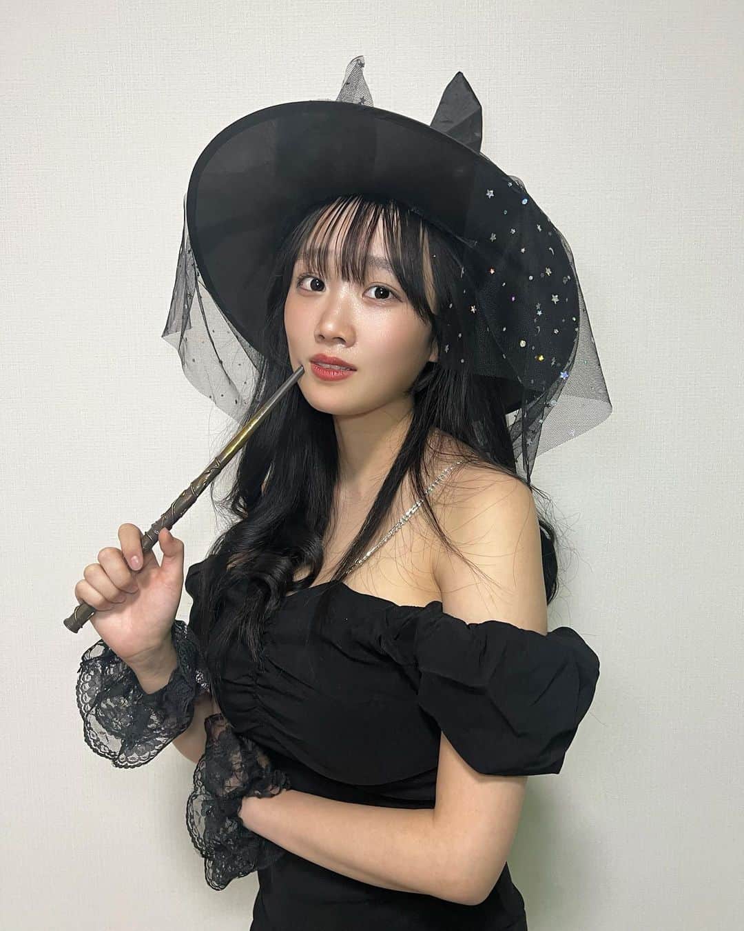 奥村梨穂さんのインスタグラム写真 - (奥村梨穂Instagram)「Happy Halloween🎃 . 魔女に魔法をかけられたら、、、何に ...