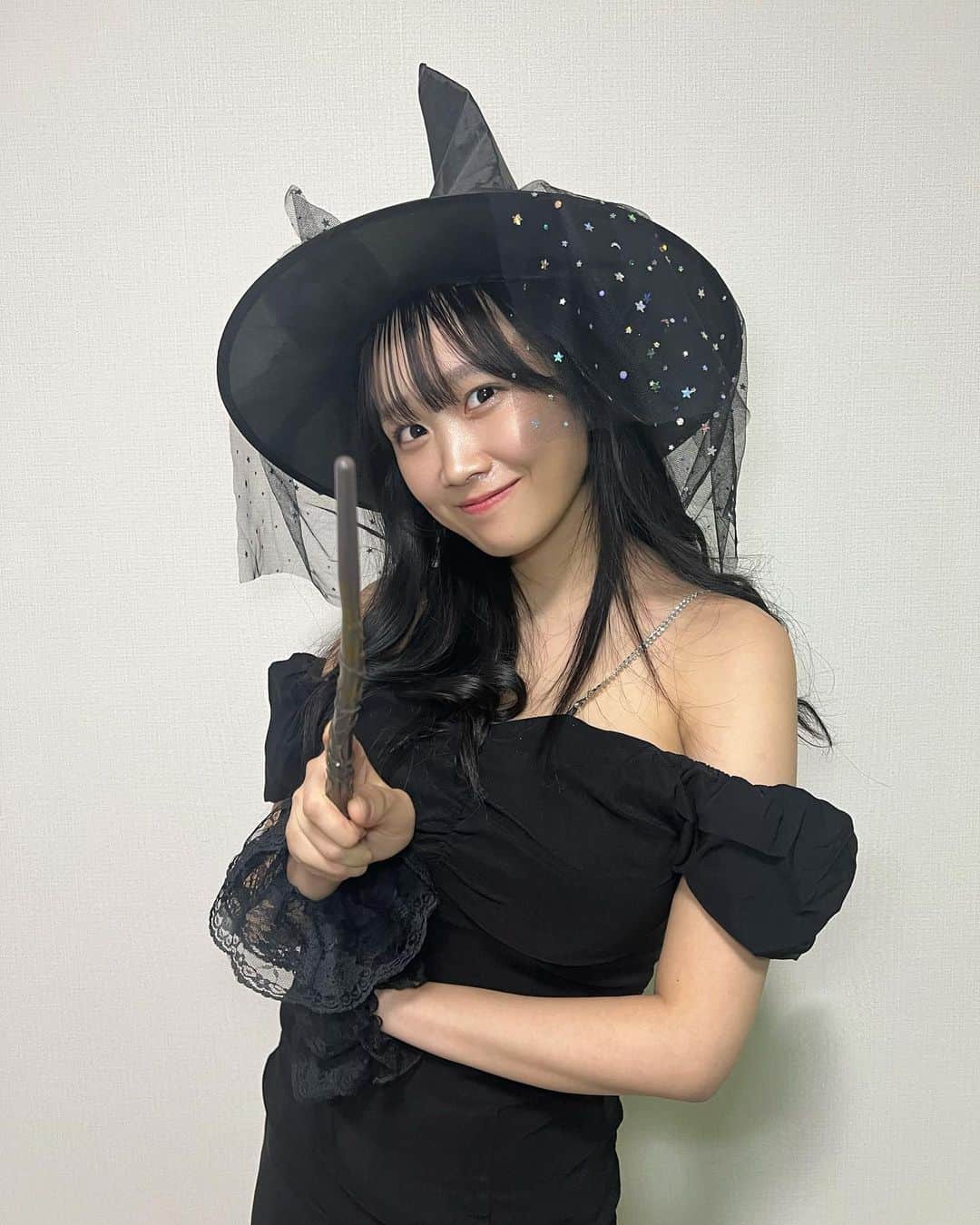 奥村梨穂さんのインスタグラム写真 - (奥村梨穂Instagram)「Happy Halloween🎃 . 魔女に魔法をかけられたら、、、何に変身するのだろう、、。 . . . #halloween」10月31日 21時31分 - riho_okumura_official