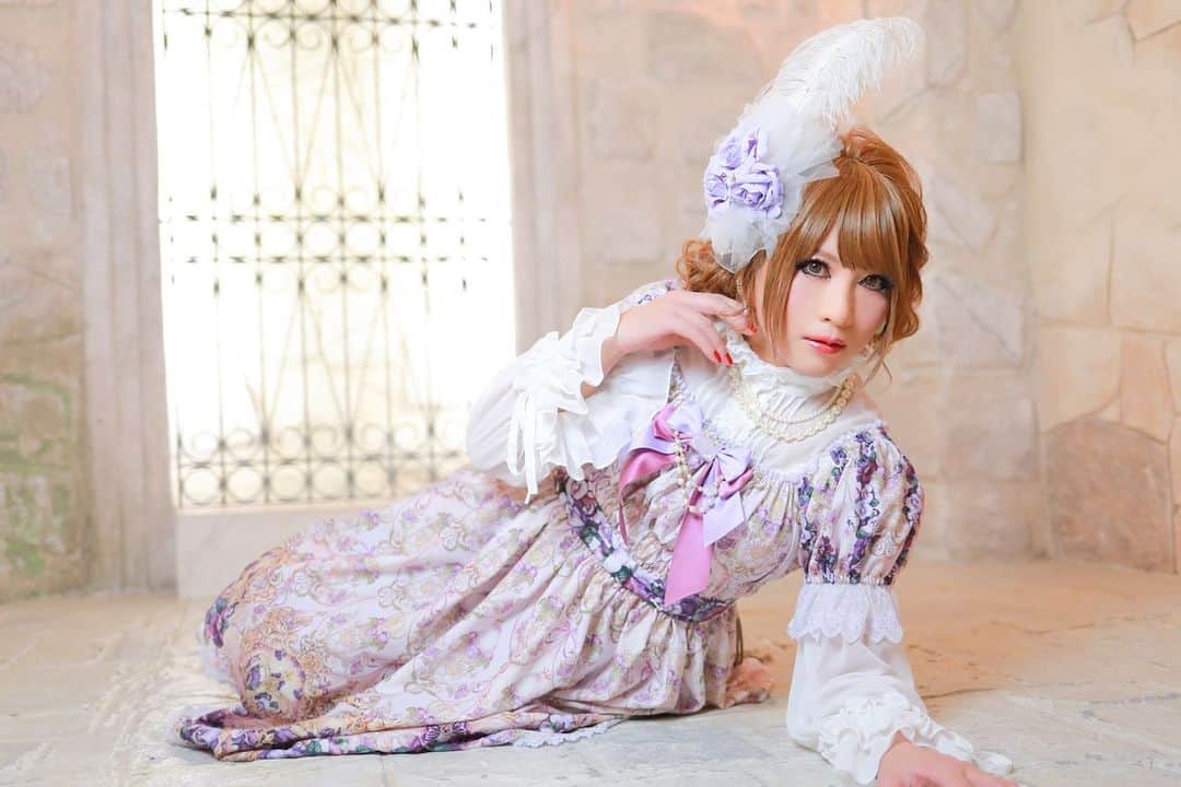 HIZAKIのインスタグラム：「🌹🌹🌹  #HIZAKI」