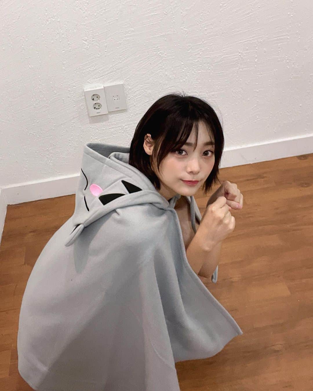 李始燕のインスタグラム：「🐱  #고양이 만지고 싶다 ㅎㅎ」