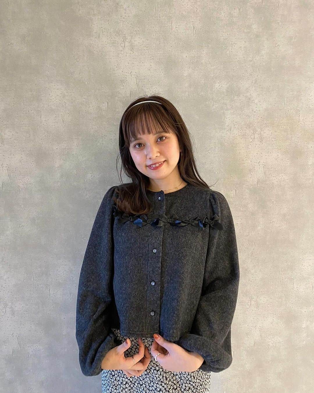 flower OFFICIAL WEB STOREさんのインスタグラム写真 - (flower OFFICIAL WEB STOREInstagram)「11/2入荷予定のpetit ribbon top🎀🖤 昨年の大人気アイテムにつき今年もリバイバルが決定🎼 現在ご予約受付中です🐈‍⬛」10月31日 21時33分 - flower_web