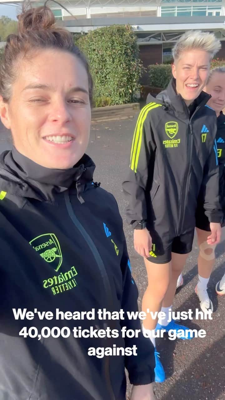 Arsenal Ladiesのインスタグラム：「👀 We have a little ticket update for you, Gooners…  🎟️ Join us at Emirates Stadium on December 10 for our WSL clash against Chelsea!」