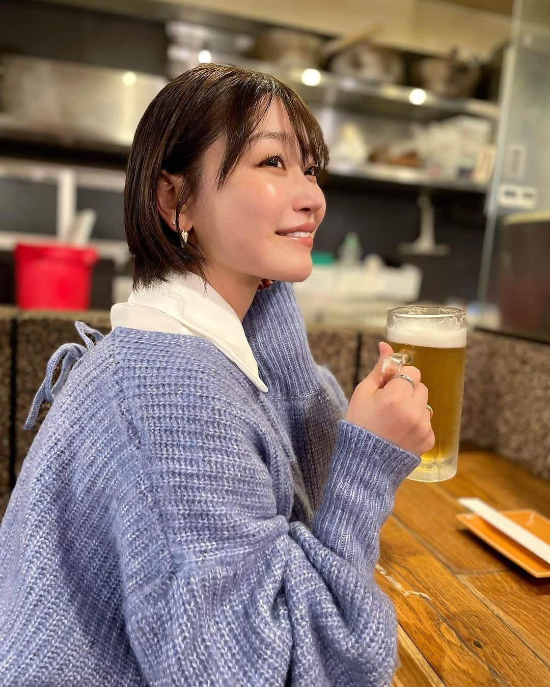 悠木ゆうかさんのインスタグラム写真 - (悠木ゆうかInstagram)「元気です👶🏻🩵 1杯目はビールの決まり🍺 でも苦い顔。  季節の変わり目いつも肌荒れるけど今回はちゅるちゅる〜🫧 @few.a.few_   #セルマン #恵比寿エステ #肌質改善」10月31日 21時34分 - yuki_yuuka_6666