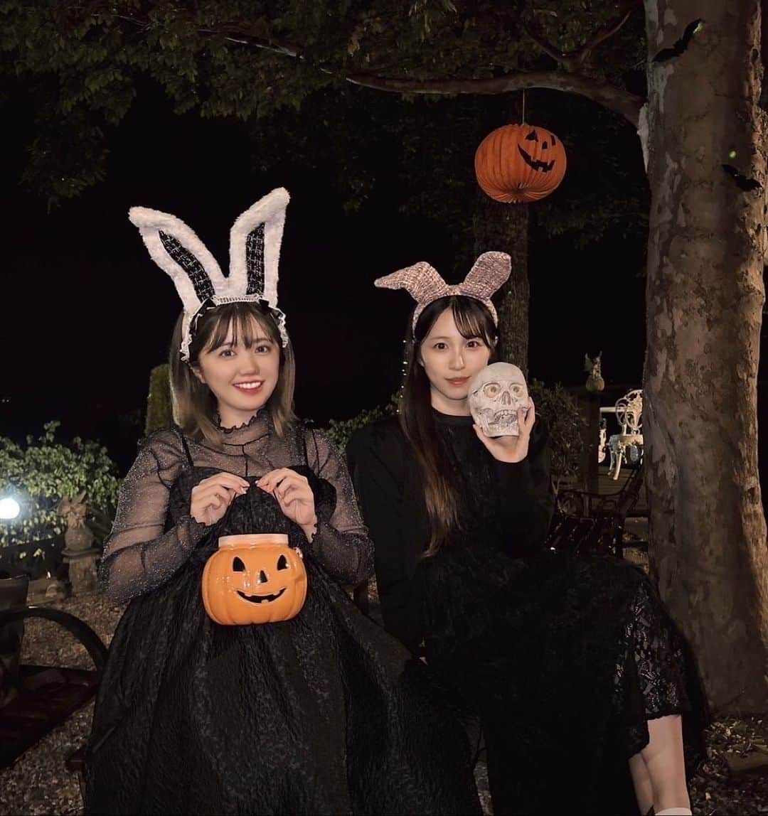 若松来海のインスタグラム：「Happy Halloween🎃🦇🕸 ⁡ 実家のハロウィンパーティーにりかちまるさんがきてくれたの〜☺️💗 とーってもたのしかった🌈」