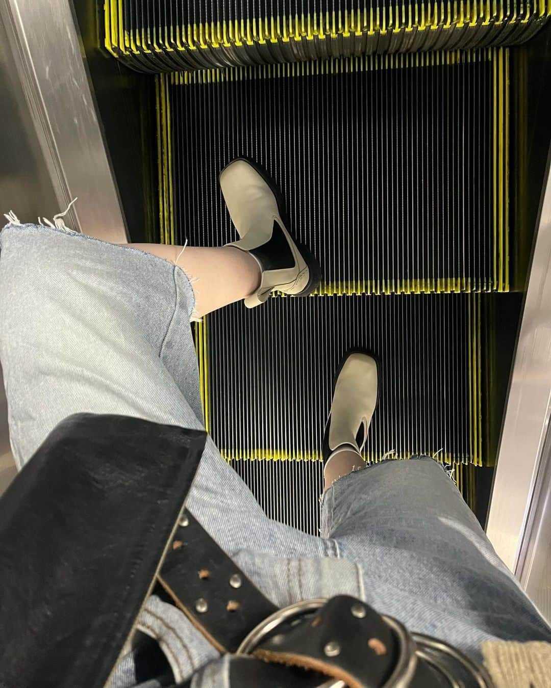 シュナイダー飛夢さんのインスタグラム写真 - (シュナイダー飛夢Instagram)「New boots ❤️‍🔥#clarks #クラークス」10月31日 21時47分 - himeschndr