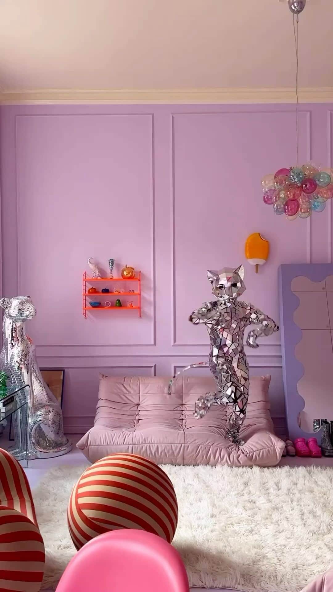 My Interiorのインスタグラム：「The joy of your home is priceless, Happy Halloween 🎃 by @janitaautio and @maskedsingersuomi」