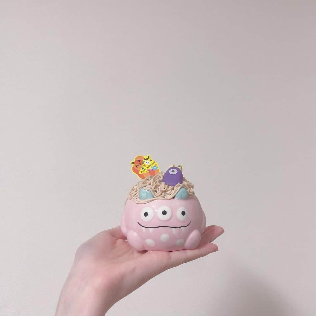 宇田川ももかのインスタグラム：「HappyHalloween- ̗̀ 🎃 ̖́- ・ お母さんがハロウィンのケーキ買って来てくれたのー！美味しかった✌︎ ʘ̅͜ʘ̅ ・ ちょっとだけハロウィンメイクもしてみた😈 ・ ・ #ハロウィン#ハロウィンメイク#宇田川ももか」