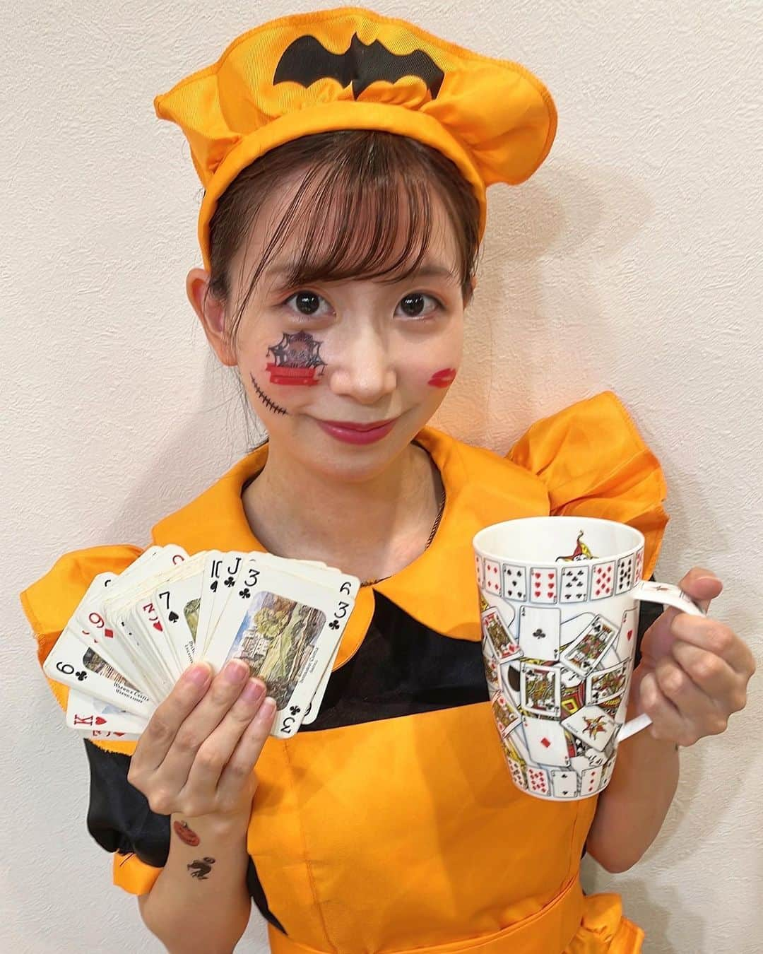 服部彩加さんのインスタグラム写真 - (服部彩加Instagram)「Happy Halloween～🦇🍭🍬🍫🍿🍩✨️ Trick or Treat!! みなさんはハロウィン楽しみましたか?? 私はここ数年で1番ハロウィンっぽい格好したかもっ🎃✨️ #halloween #trickortreat #ハロゥィン #🎃 #コスプレ #cosplay」10月31日 21時51分 - saika_hattori0228