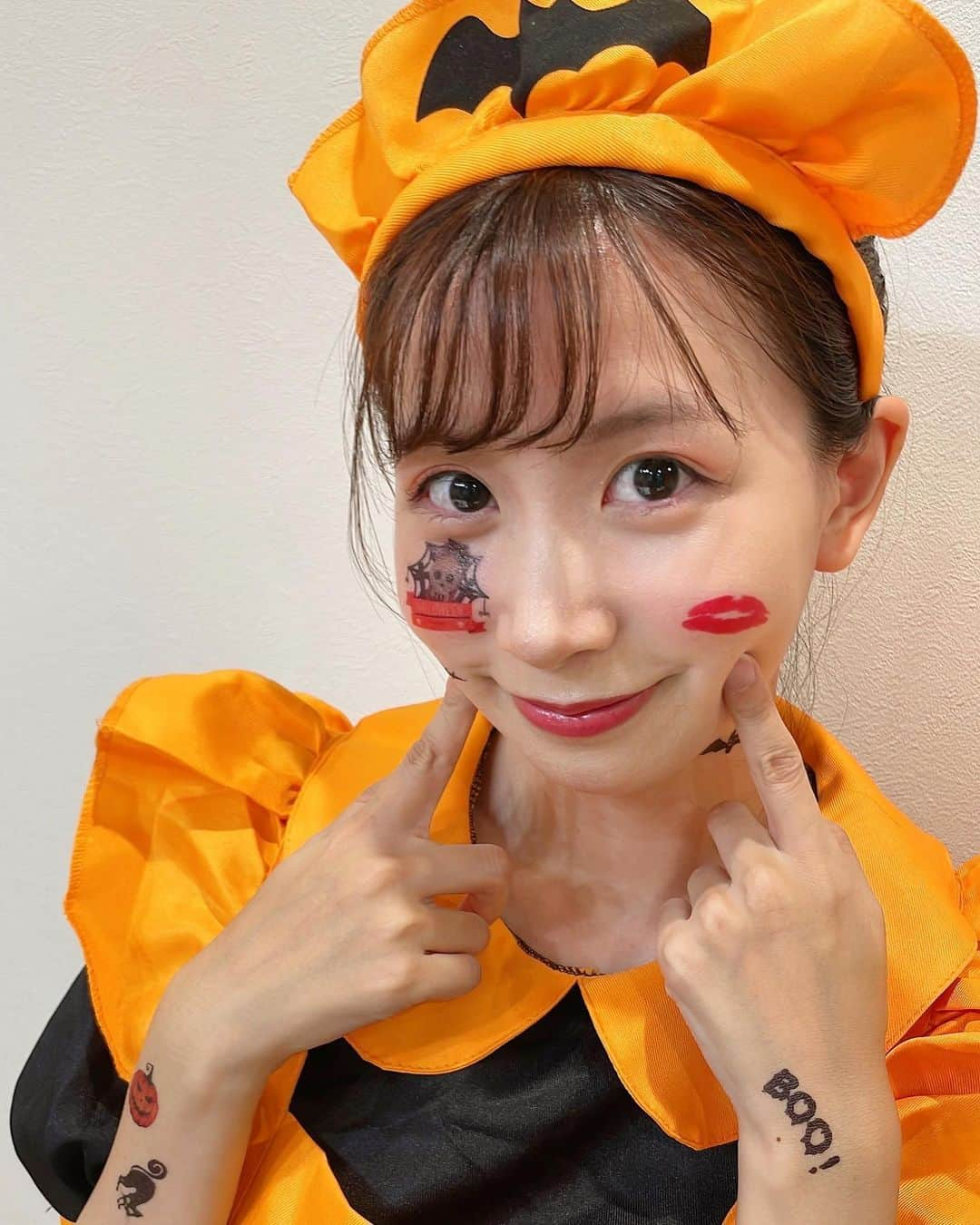 服部彩加さんのインスタグラム写真 - (服部彩加Instagram)「Happy Halloween～🦇🍭🍬🍫🍿🍩✨️ Trick or Treat!! みなさんはハロウィン楽しみましたか?? 私はここ数年で1番ハロウィンっぽい格好したかもっ🎃✨️ #halloween #trickortreat #ハロゥィン #🎃 #コスプレ #cosplay」10月31日 21時51分 - saika_hattori0228