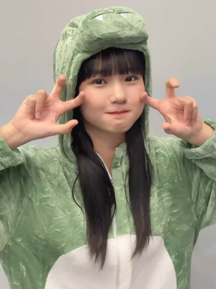 横山玲奈のインスタグラム：「がお🦖🫧💚 . . #morningmusume23 #横山玲奈 #恐竜 #ハロウィン」