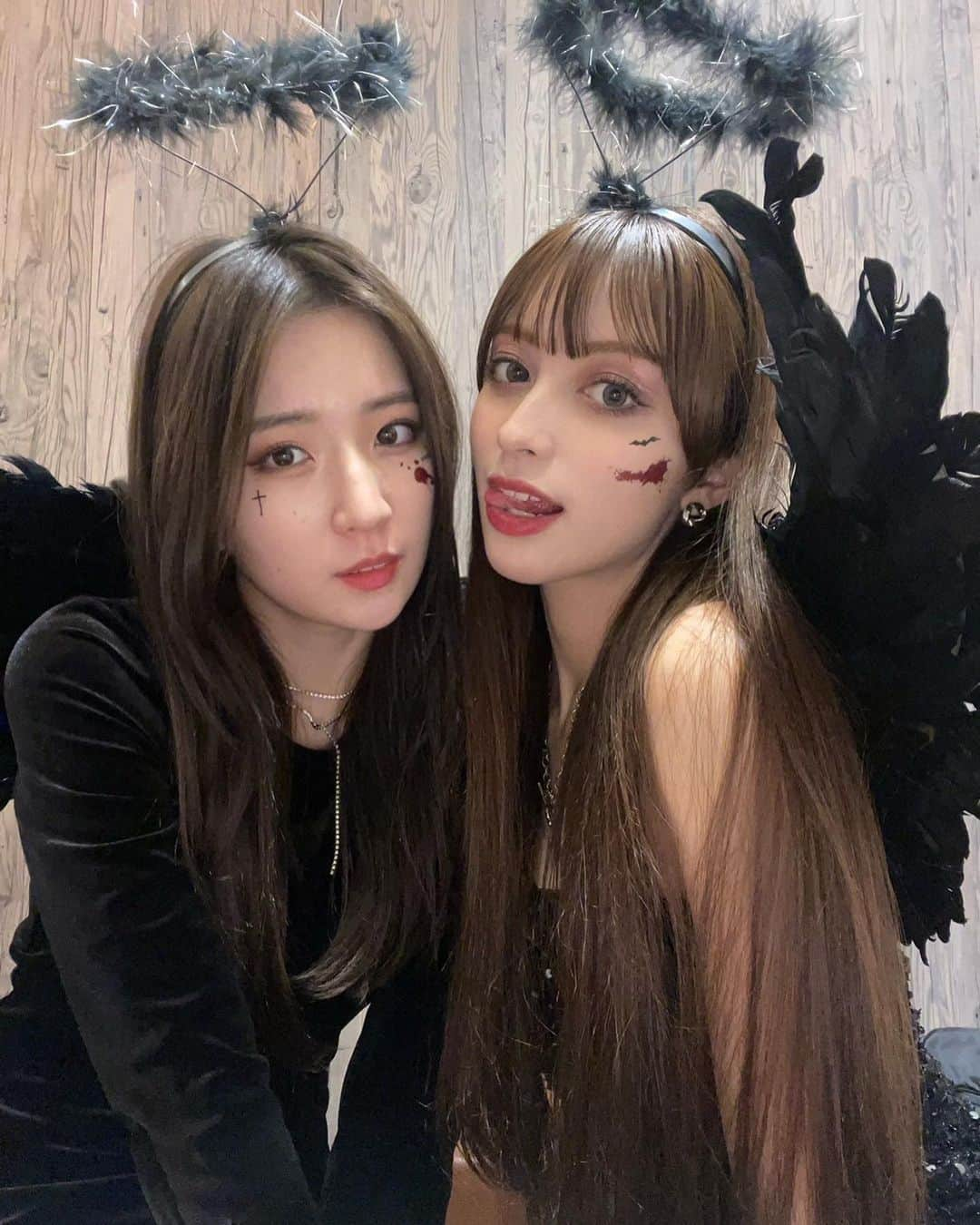 エブラヒミ椎菜のインスタグラム：「Happy Halloween🖤💔👼  #halloween #blackangel #ハロウィン #instagram #instagood #instalike #ootd #좋아요그램 #좋아요반사 #좋아요테러 #좋반 #오오티디룩#いいね返し #단발머리 #미용실 #데일리룩 #머리스타그램 #좋아요폭탄 #팔로우미 #셀카 #셀끼꾼 #01년#01」