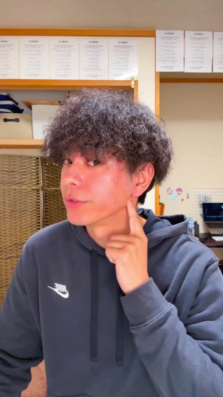 かず先生のインスタグラム：「骨盤矯正・足のむくみ解消・ほうれい線・顔のたるみが消えるLIVE」