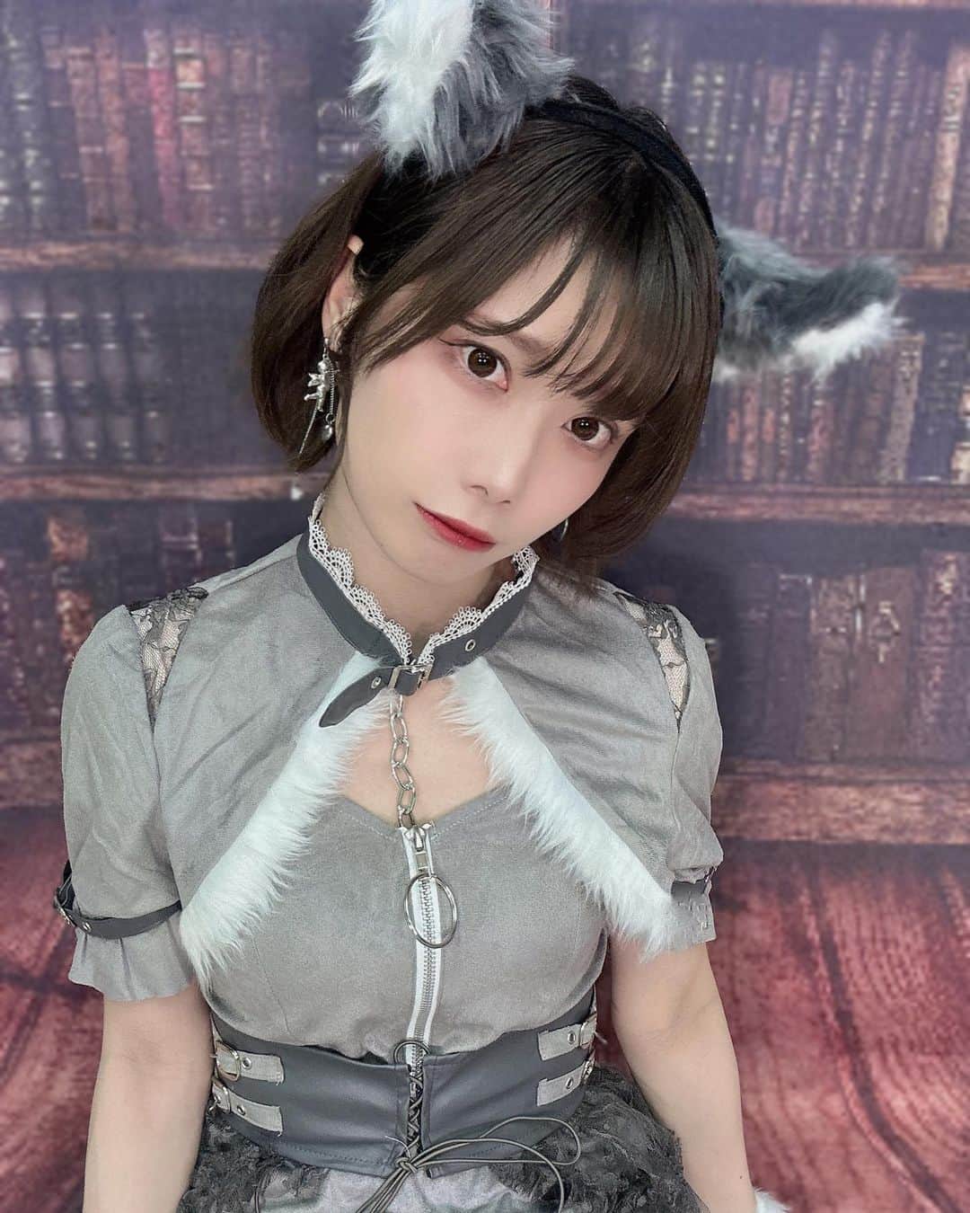 愛川こずえのインスタグラム：「𓏸𓈒𓏸𓈒 ◌𓆩. ̫.𓆪︎︎◌𓈒𓂂𓏸 #happyhalloween 🐺🖤」